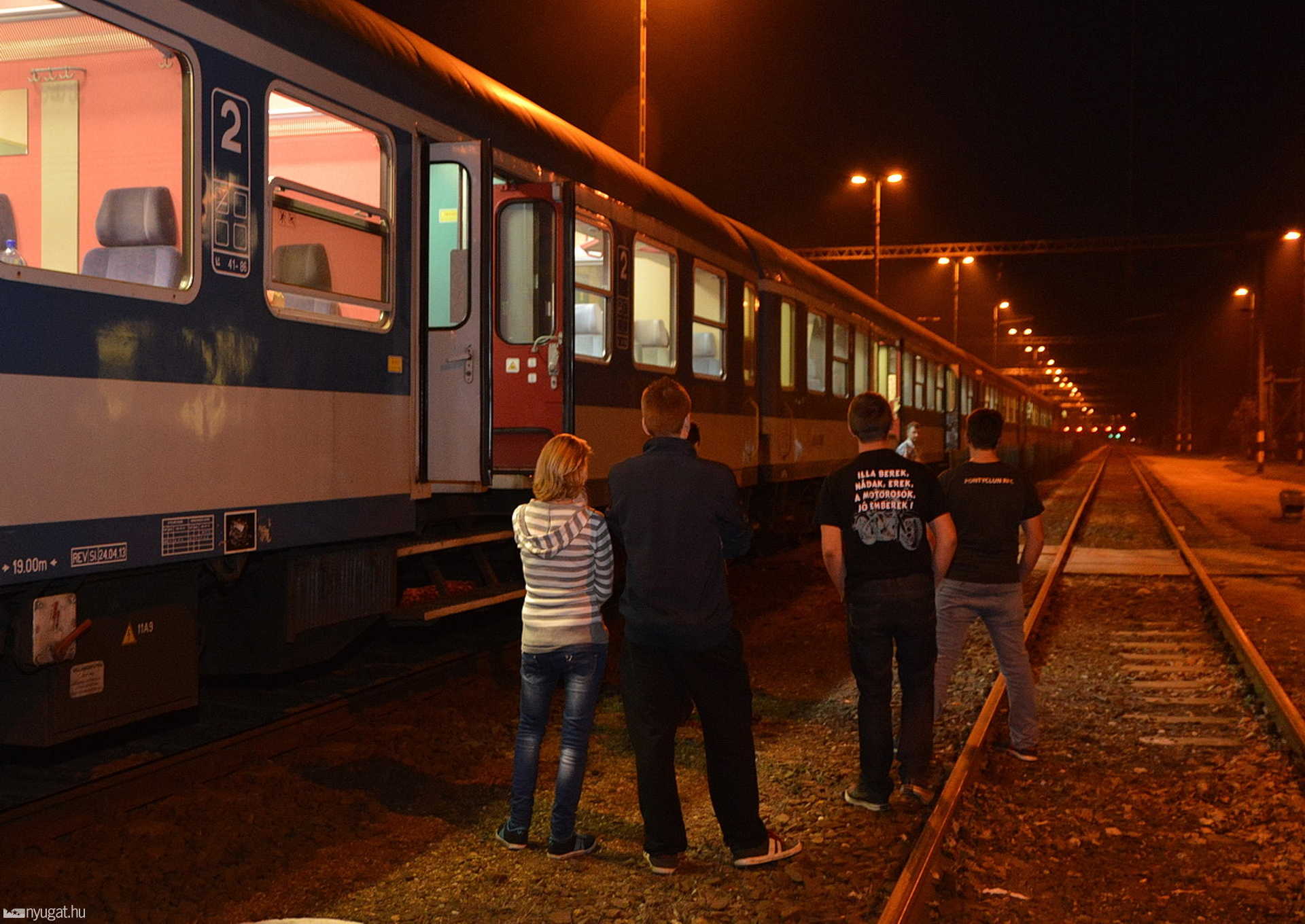 Bosszús utasok - Budapestre tartottak, Vépen vesztegeltek