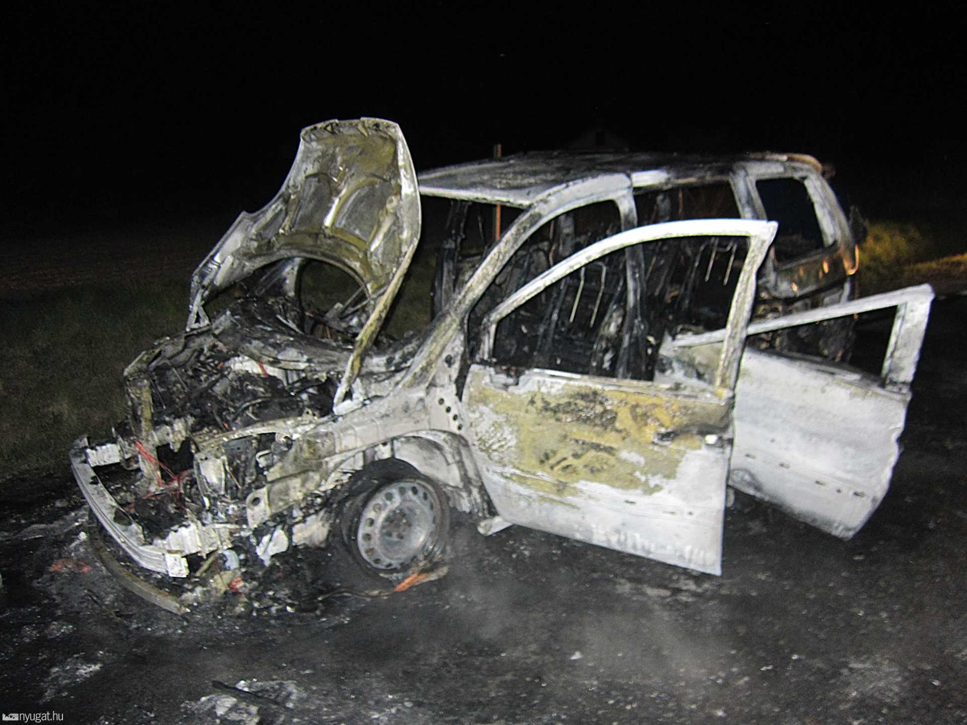 Kigyulladt egy Peugeot Szombathelyen