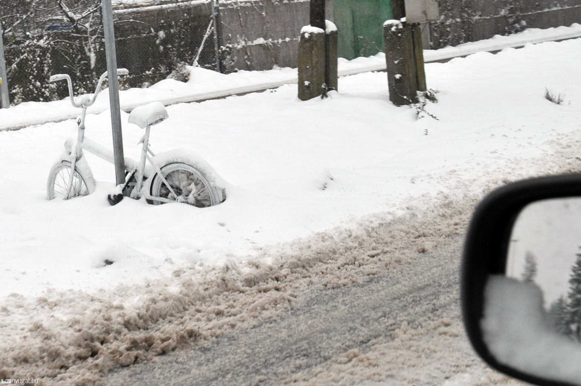 Behavazott szellem-bicikli Szombathely határában