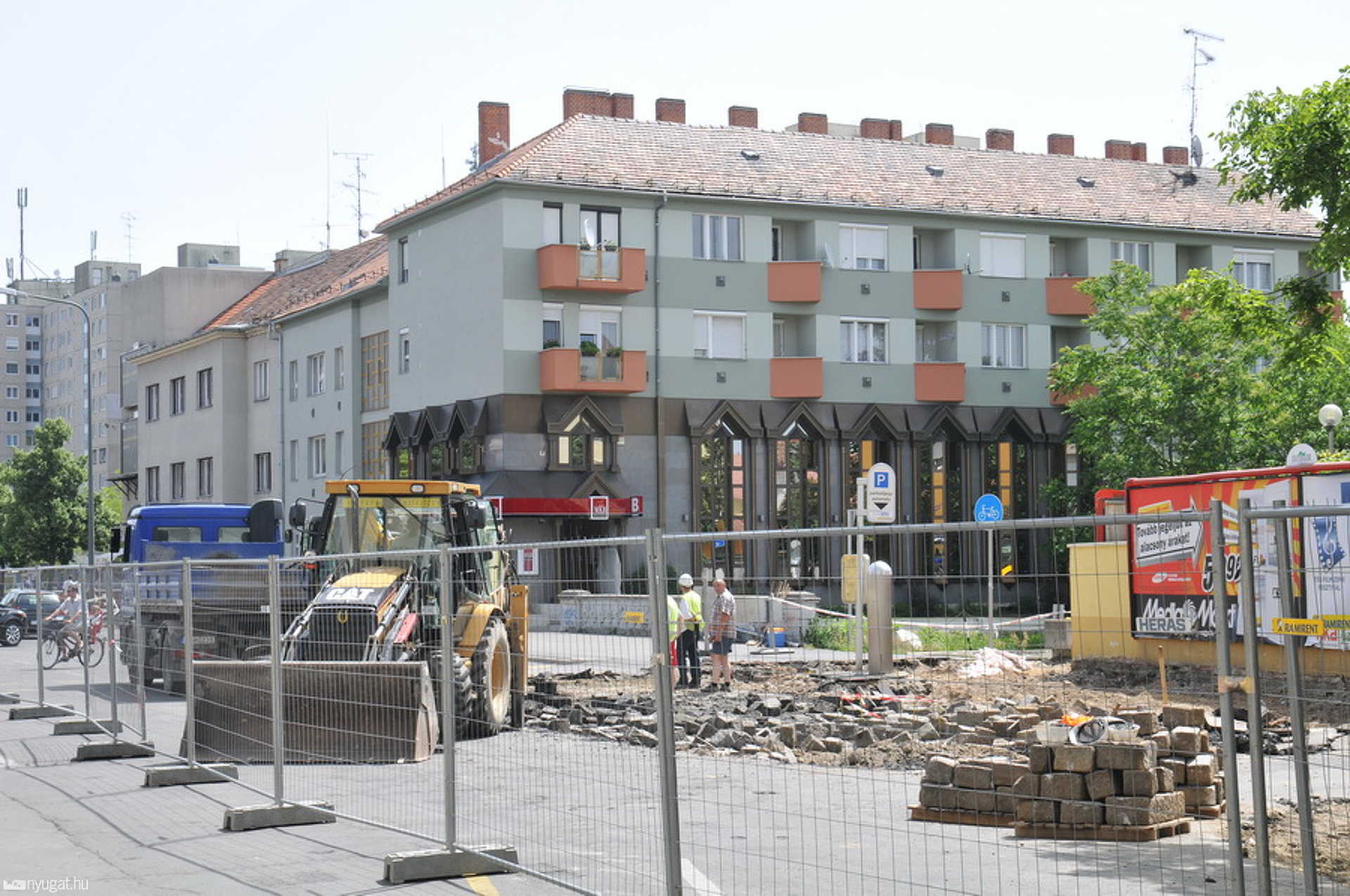 Kánikulariadó alatt a szombathelyi Fő téren