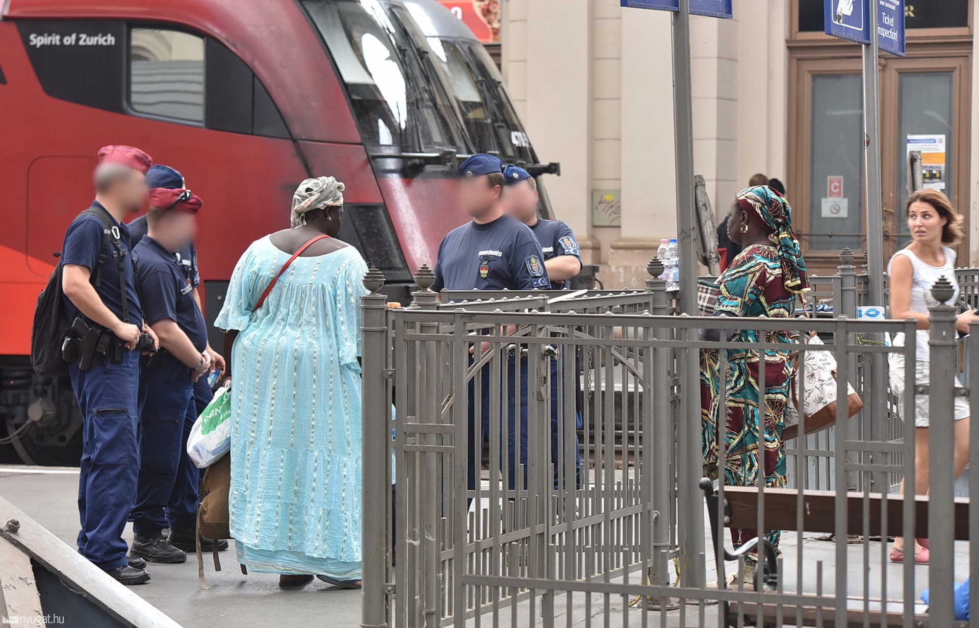 Menekültek a Keleti pályaudvaron, Budapesten