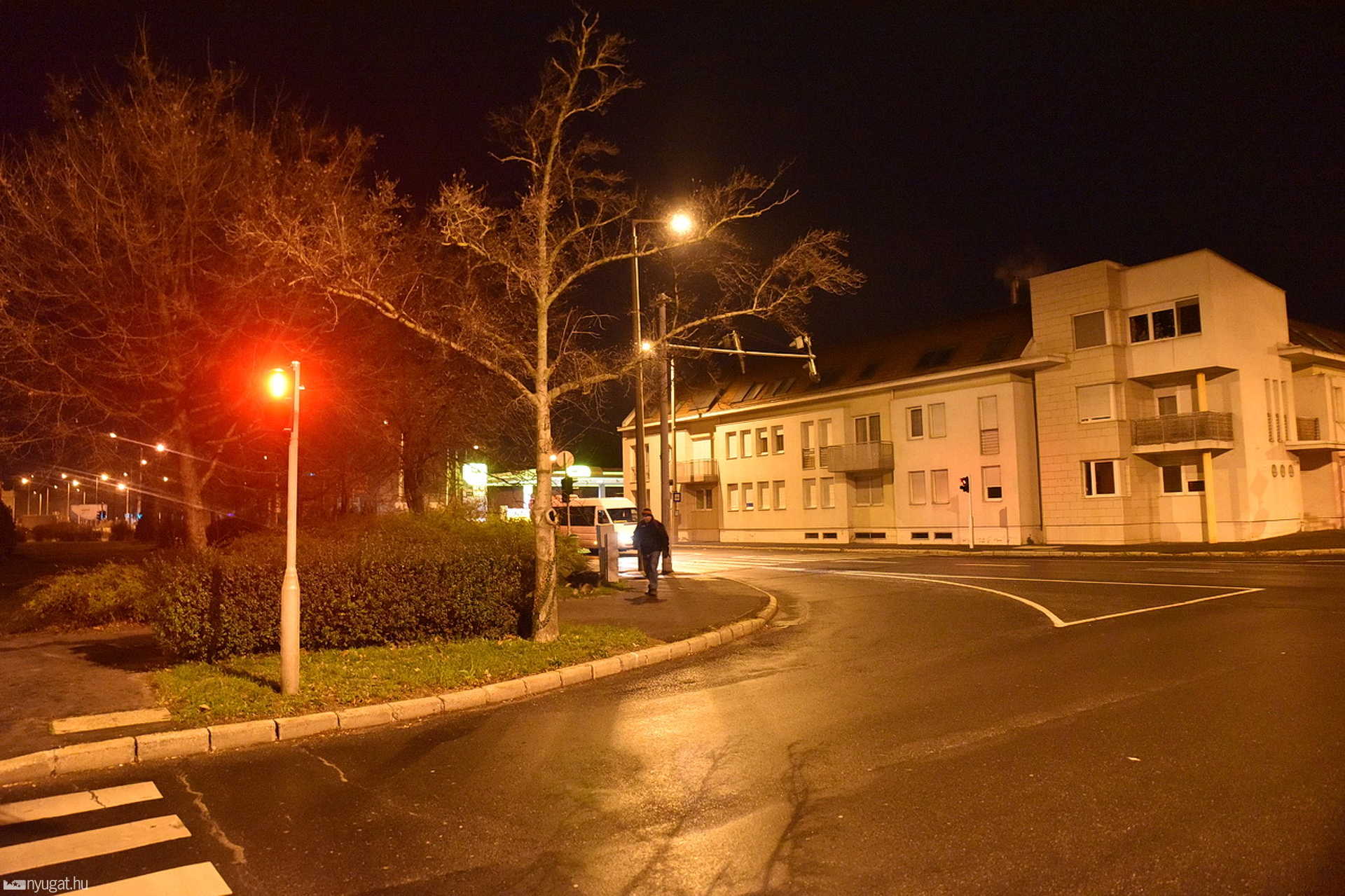 Megállt a stoptáblánál, majd egy autó oldalába hajtott a horvát sofőr Szombathelyen