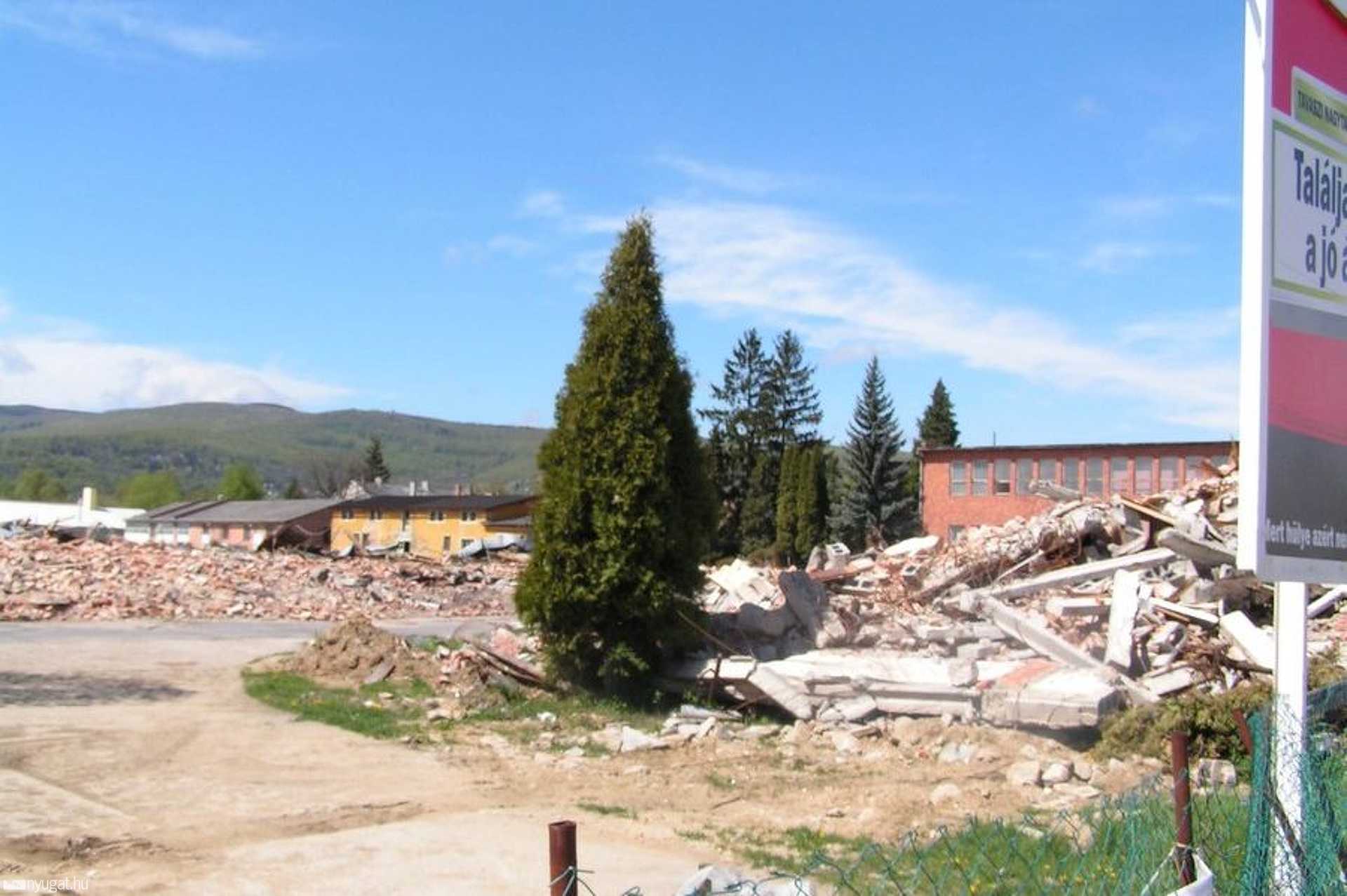 Ez lett a ledózerolás után a kőszegi posztógyárból 