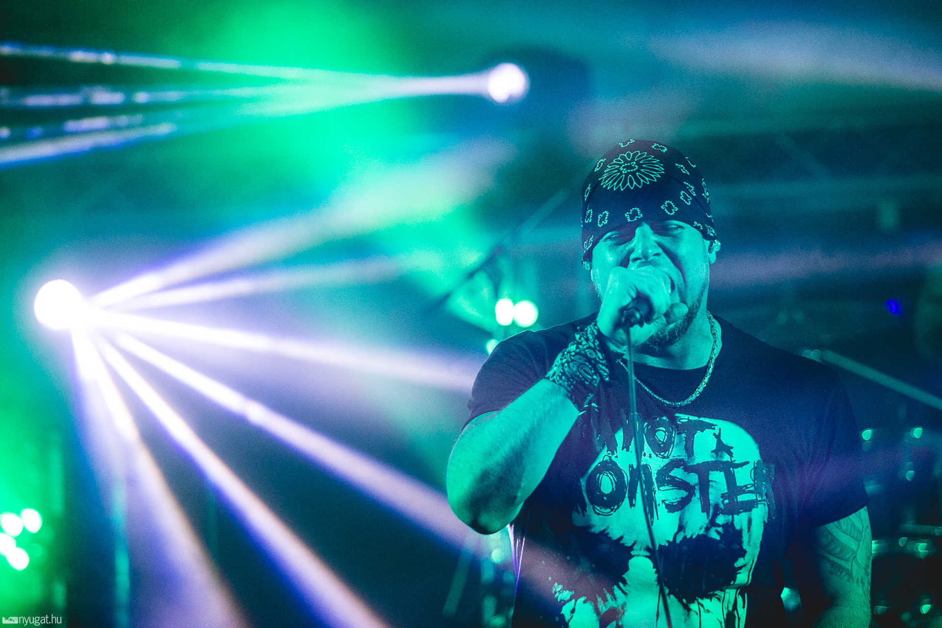Strong Deformity-koncert a moziban