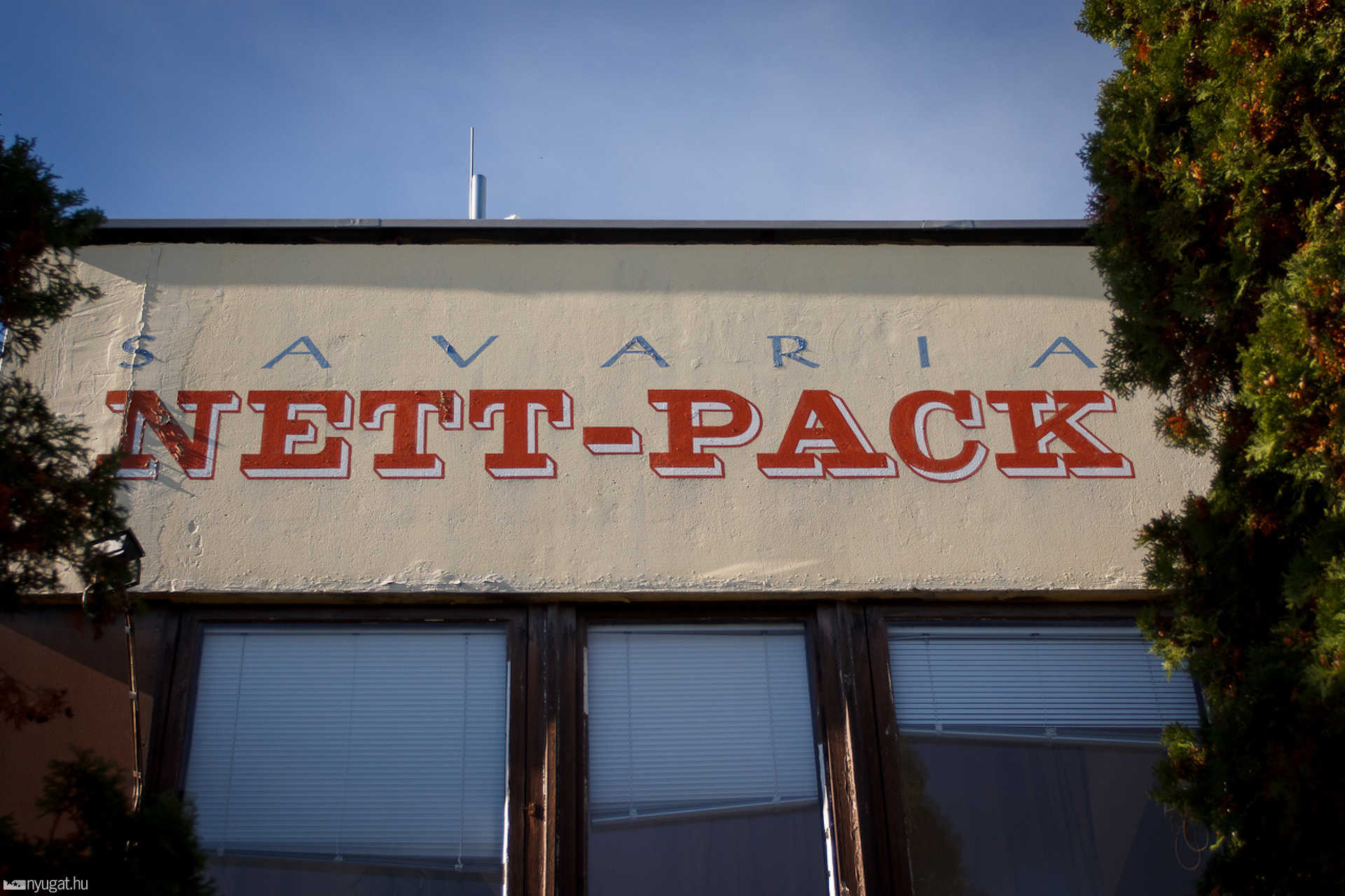 MSZP sajtótájékoztató a Savaria Nett-Pack Gyáregysége előtt