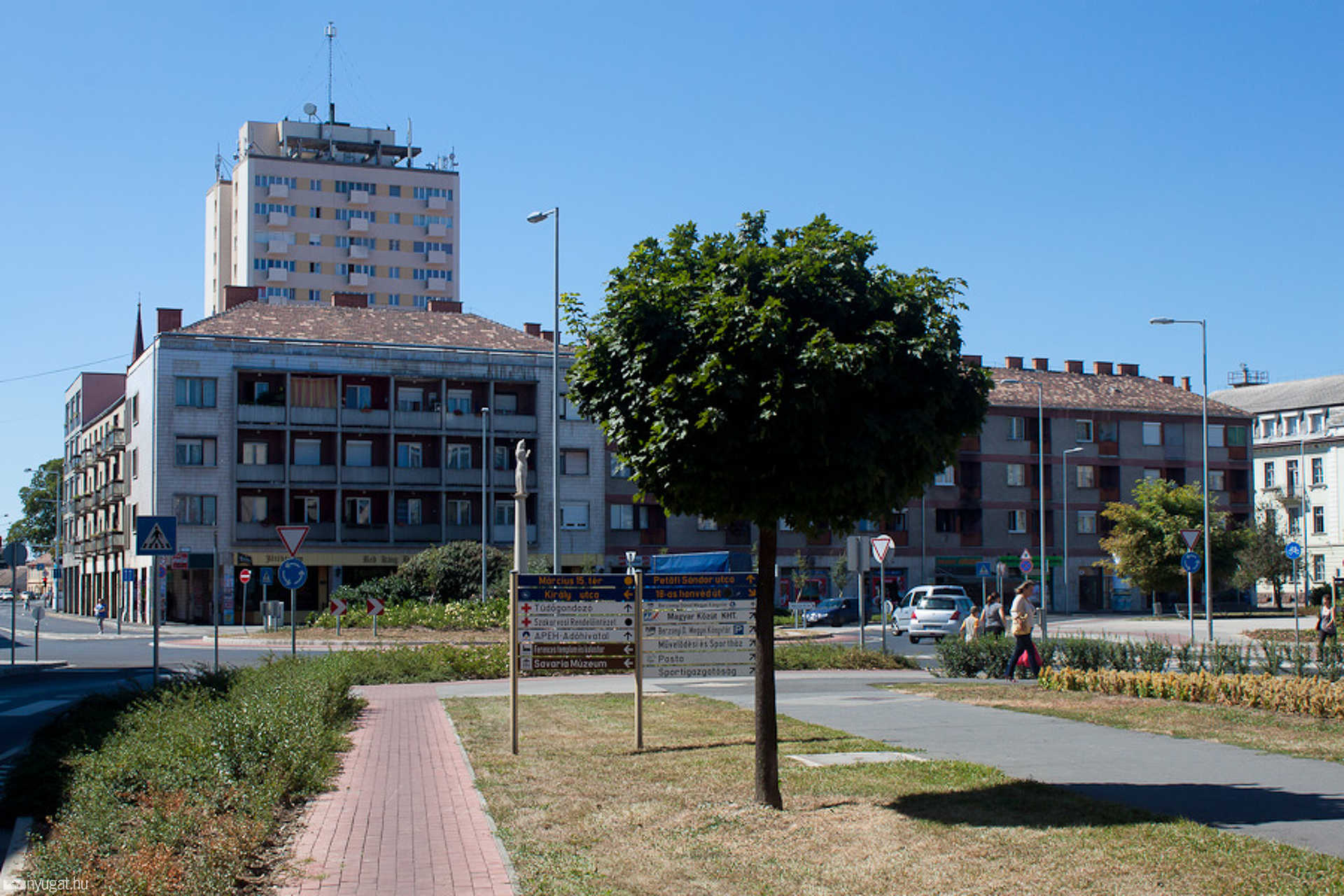 Szombathely régen és ma - A Sportház és a Március 15. tér