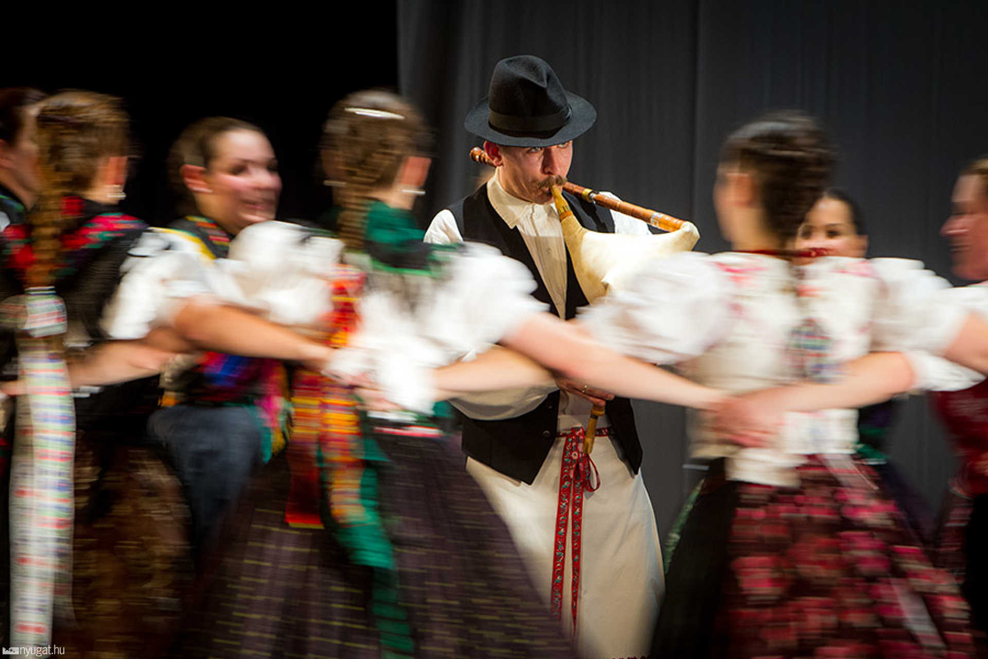 Szökős25