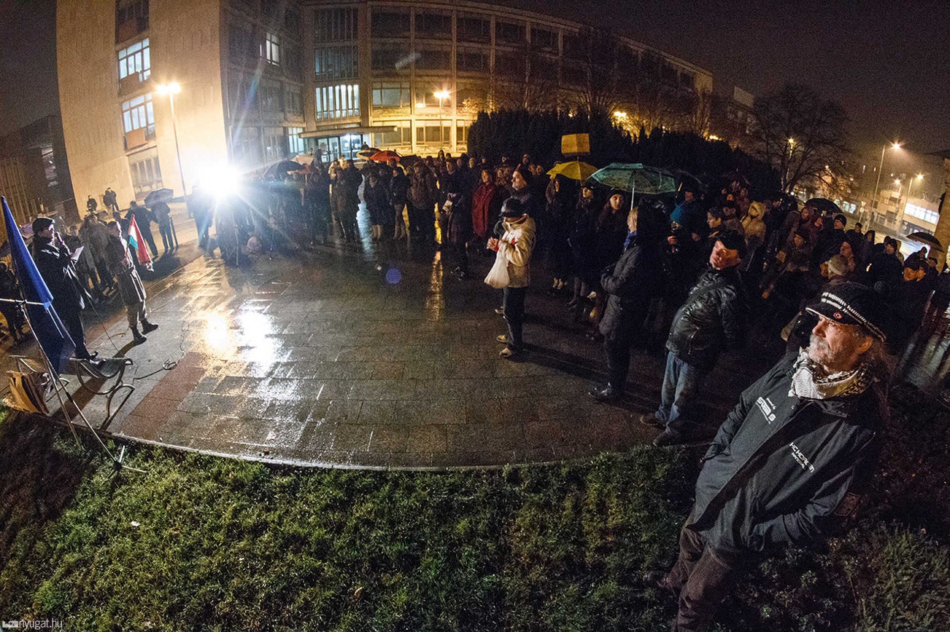 Tüntetés a Március 15. téren