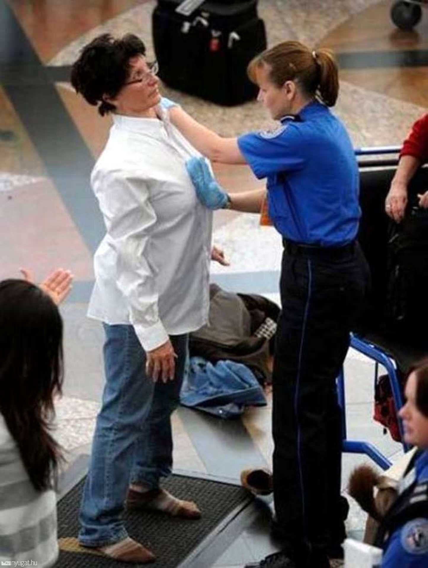Közlekedésbiztonsági Hivatal munka közben