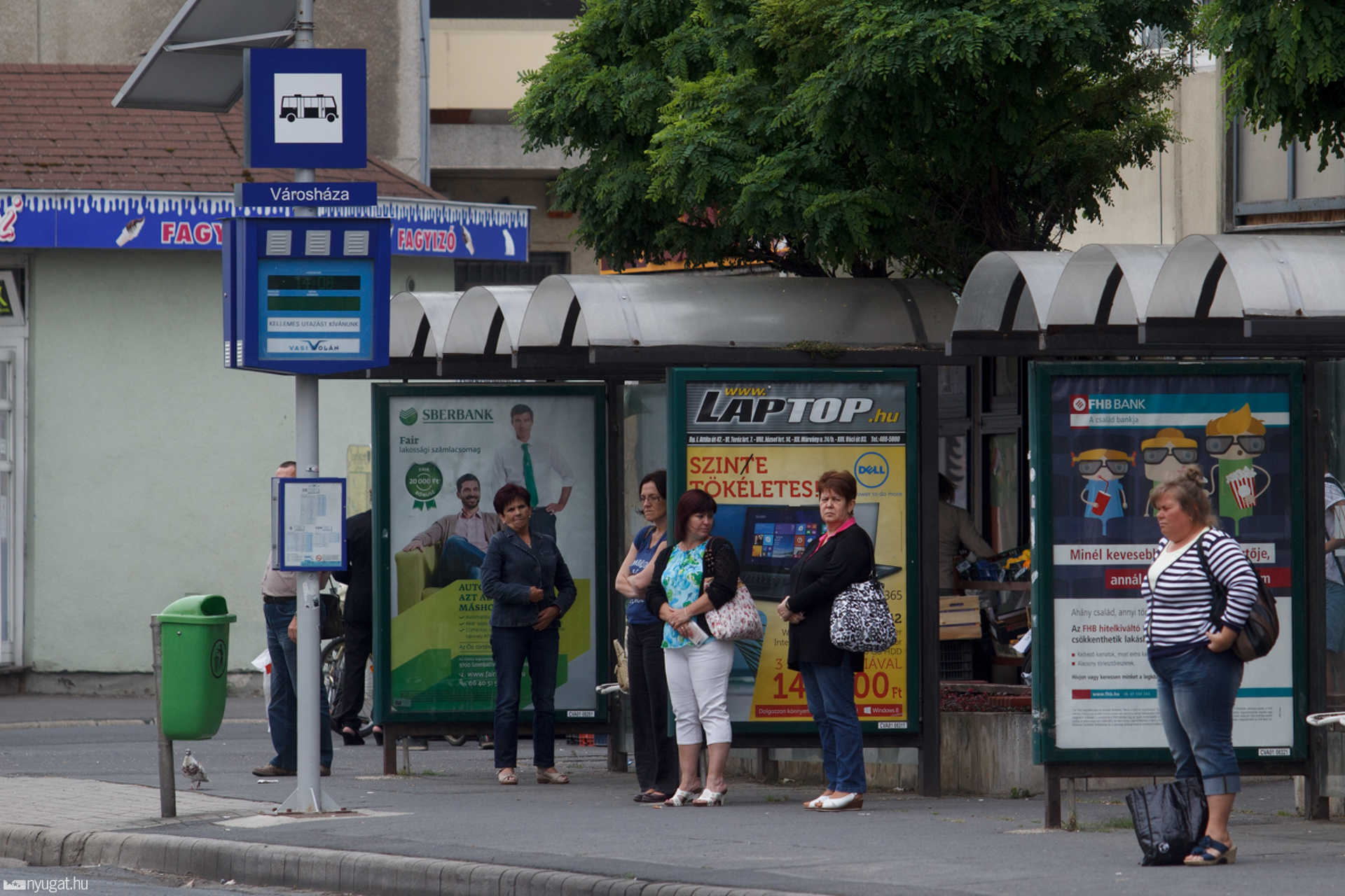 Buszmegállók a Thököly utcában