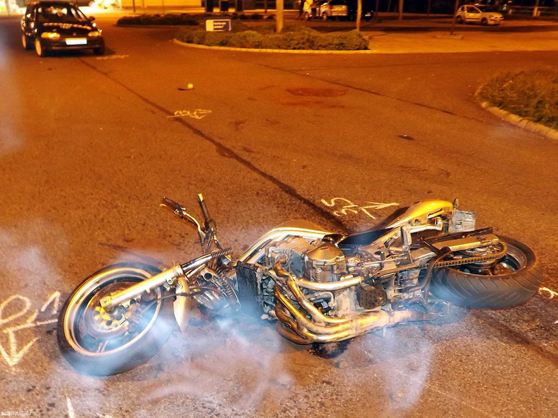 Motoros baleset Tesco parkoló 2012