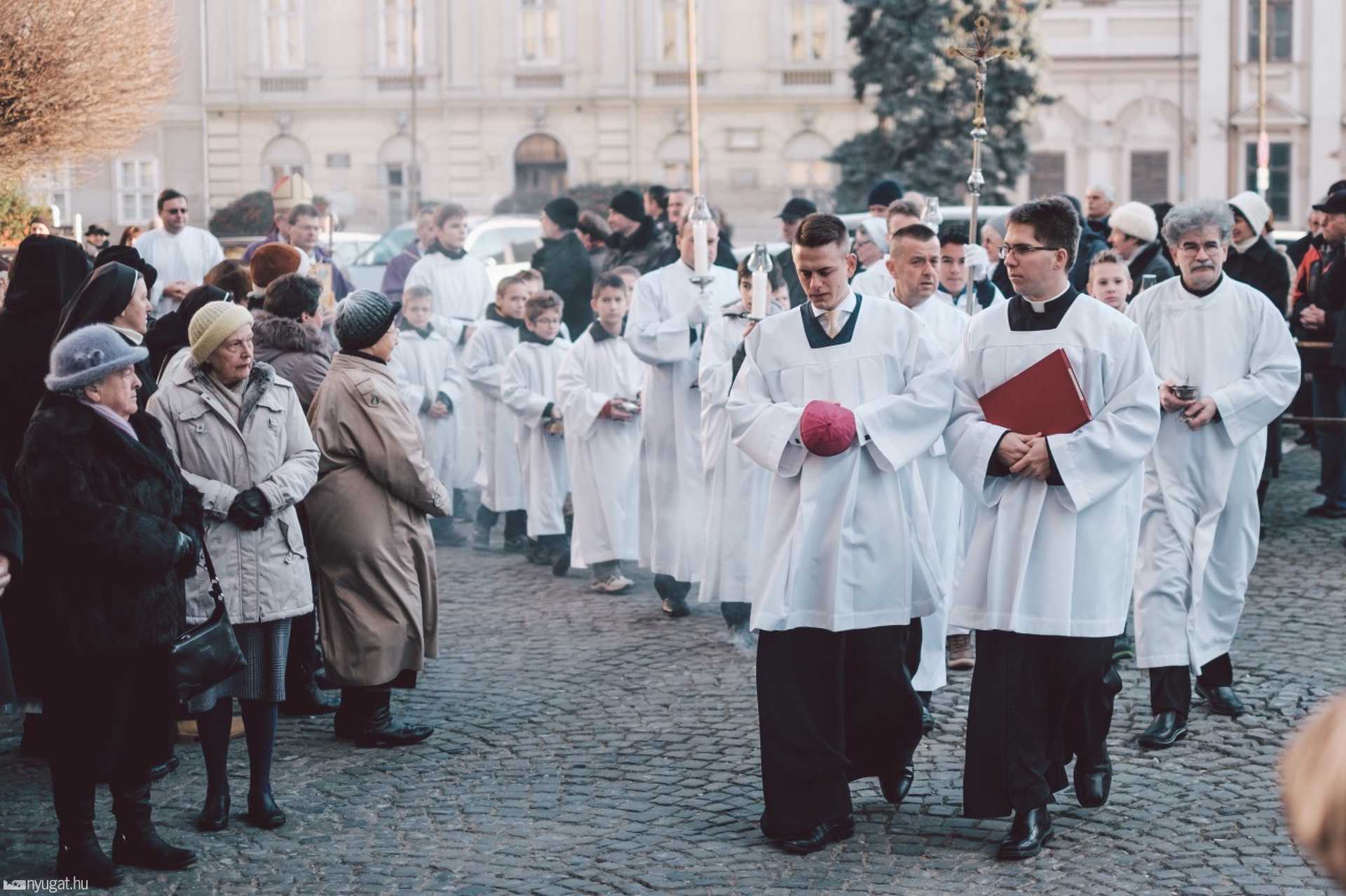 A Székesegyház bronzkapujának megáldása