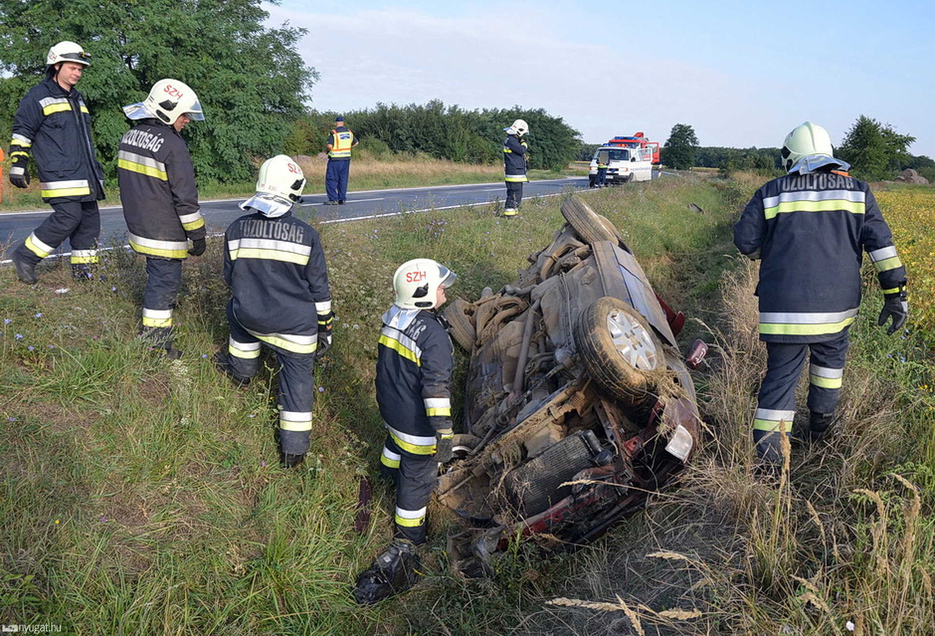 Árokba csapódott a Ford a 87-es főúton
