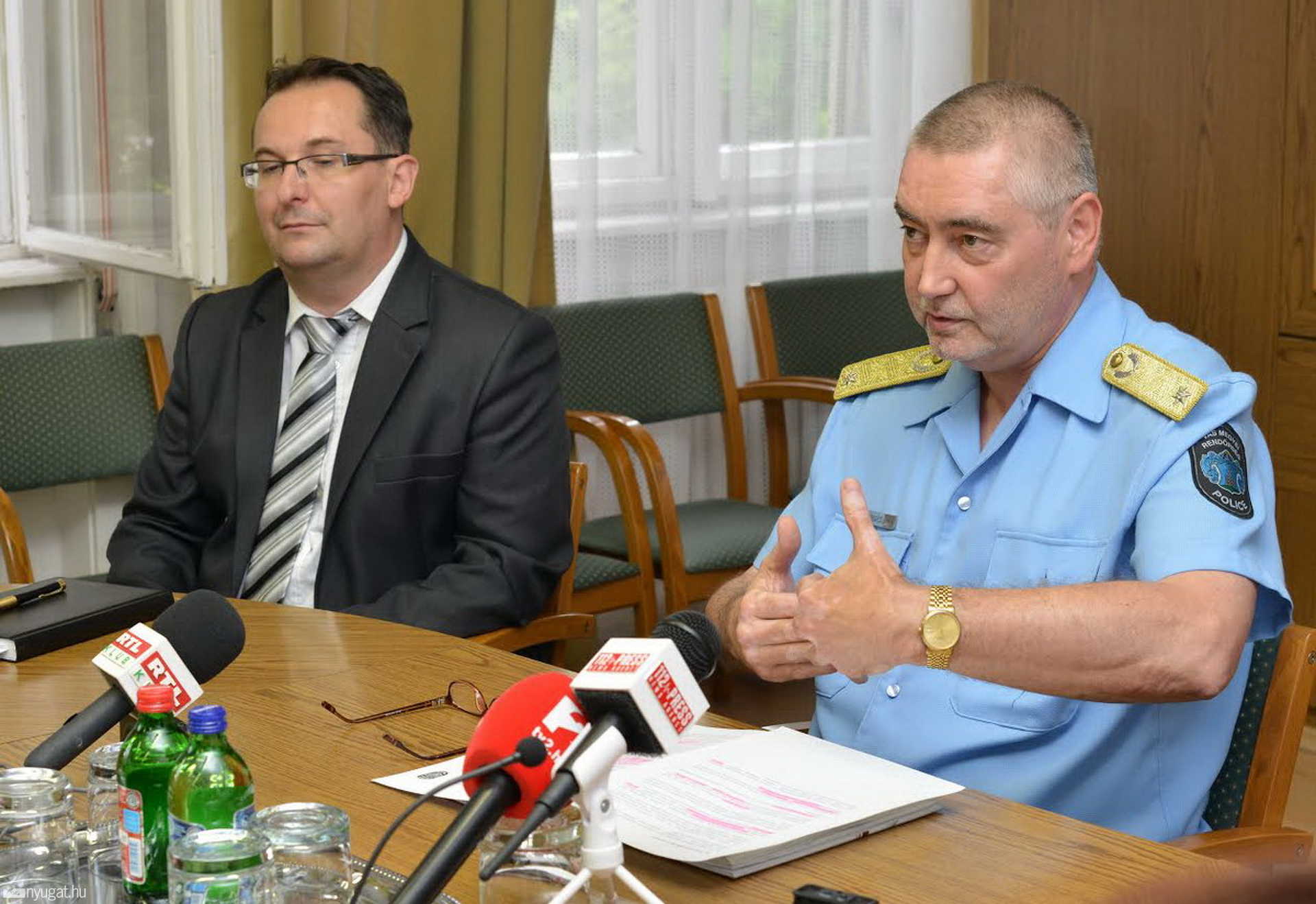 Sajtótájékoztató a rendőrségen 