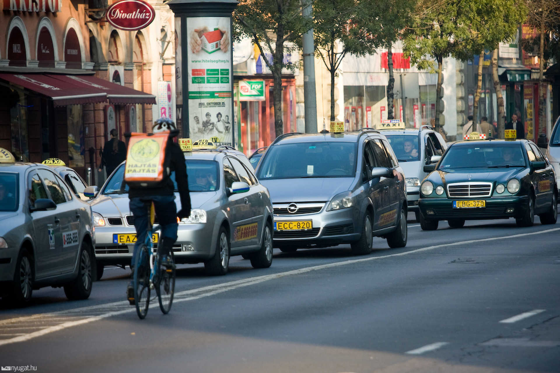 Forgalomlassító taxisvonulás Budapesten