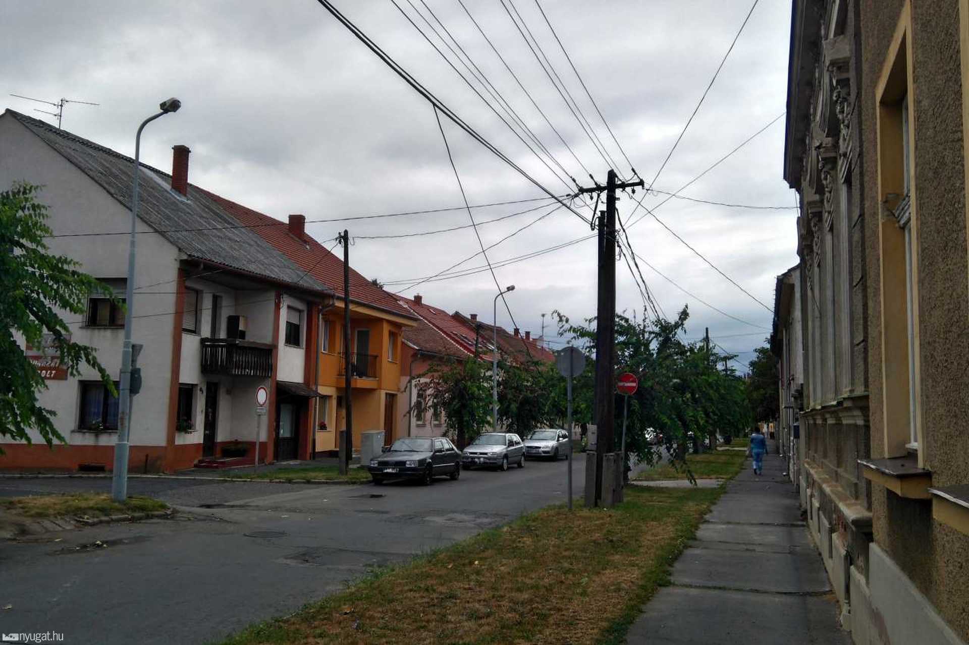 Deák Ferenc utca lógó kábelei