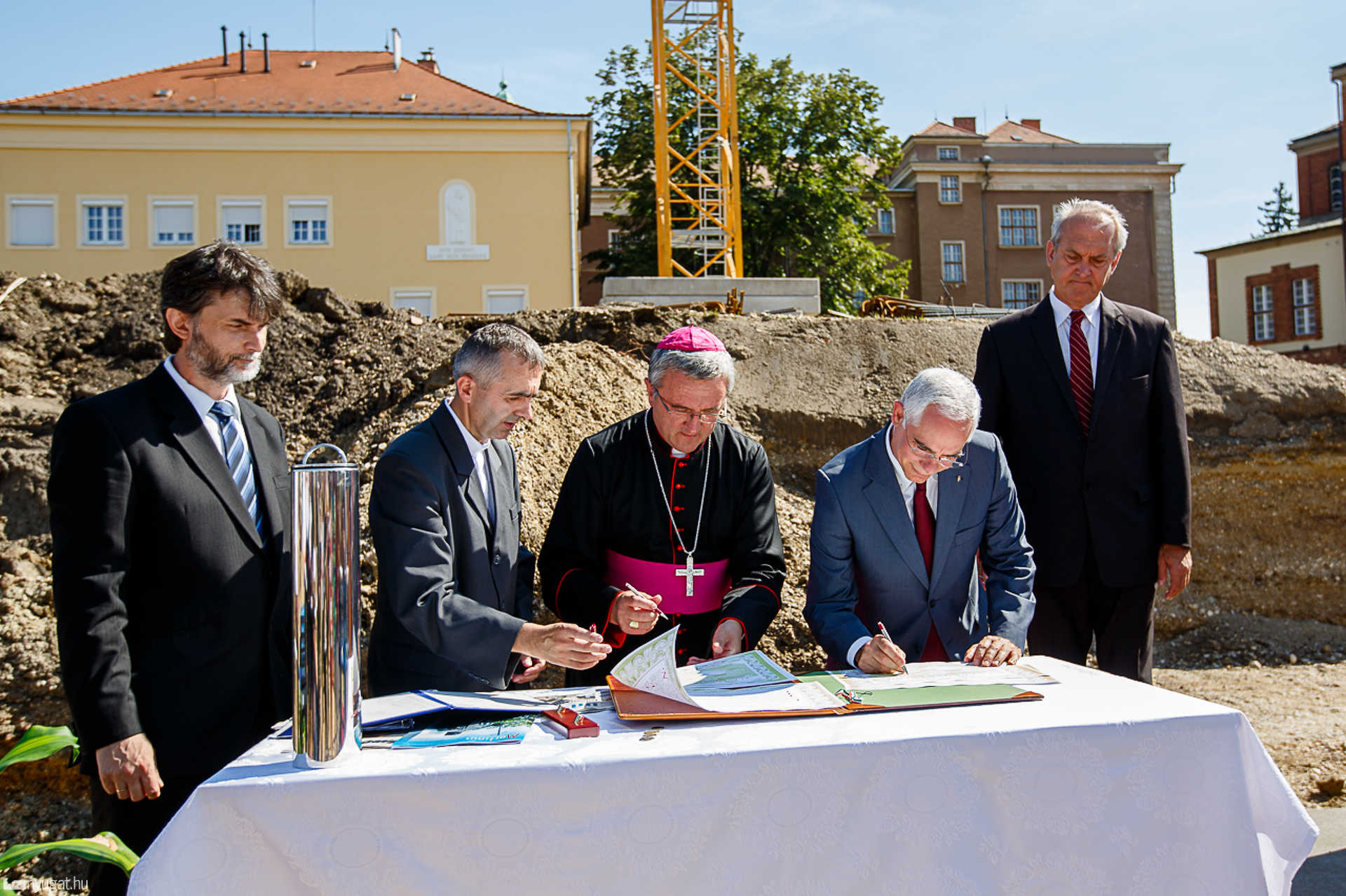 Egyházi iskola alapkőletétele
