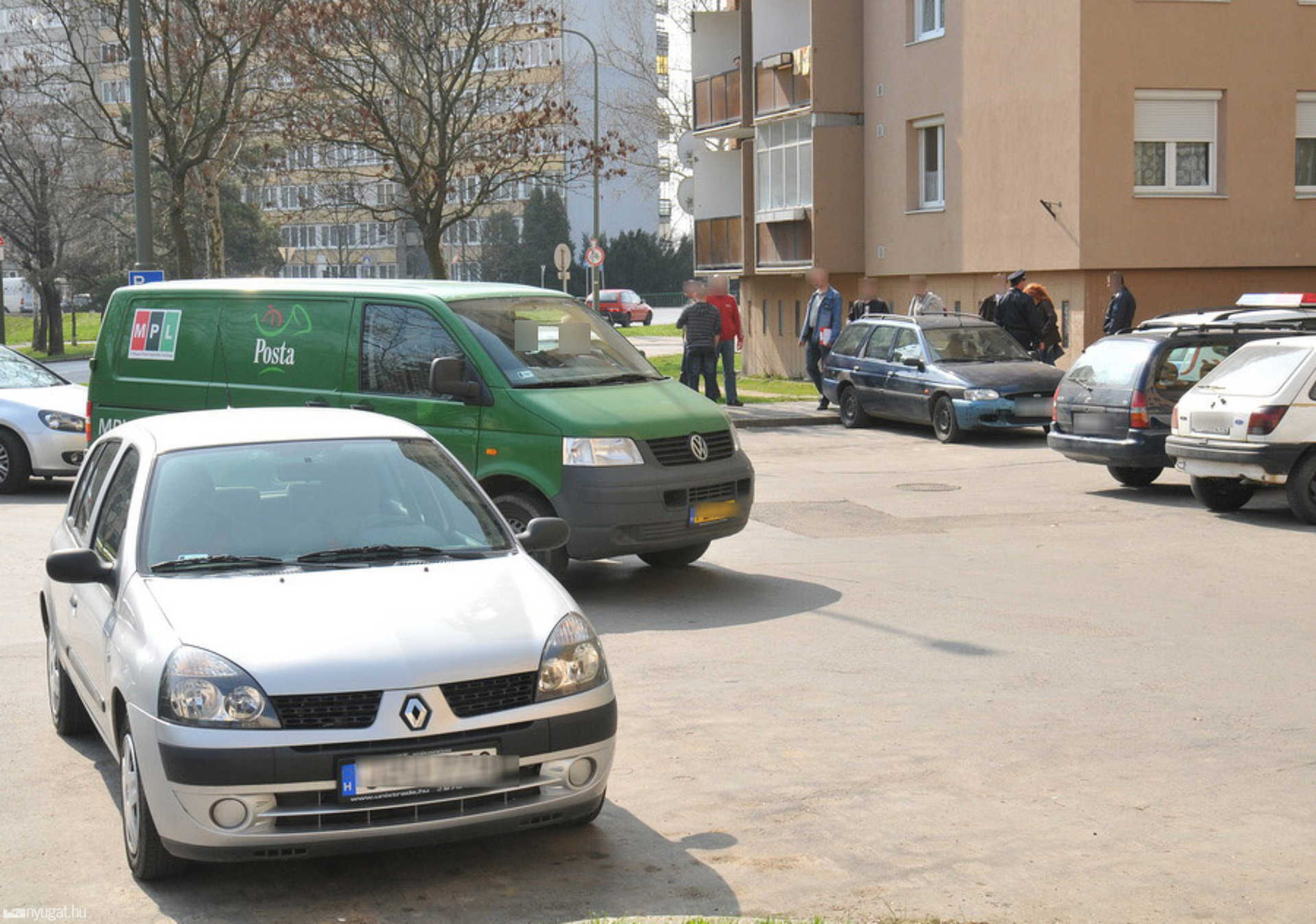 Nem sikerült elvenni a postástól a táskáját
