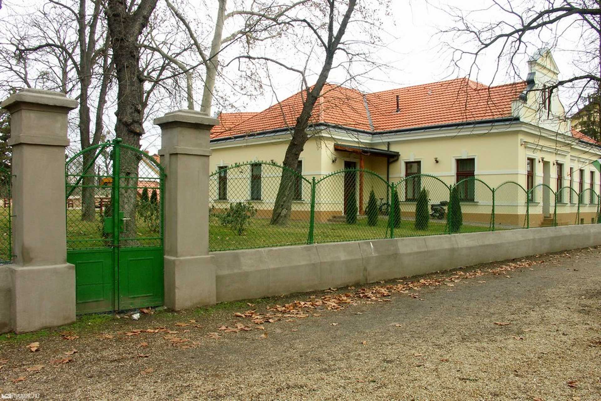 Rég Herics kert, jégverem vendéglő - ma Idősek klubja 