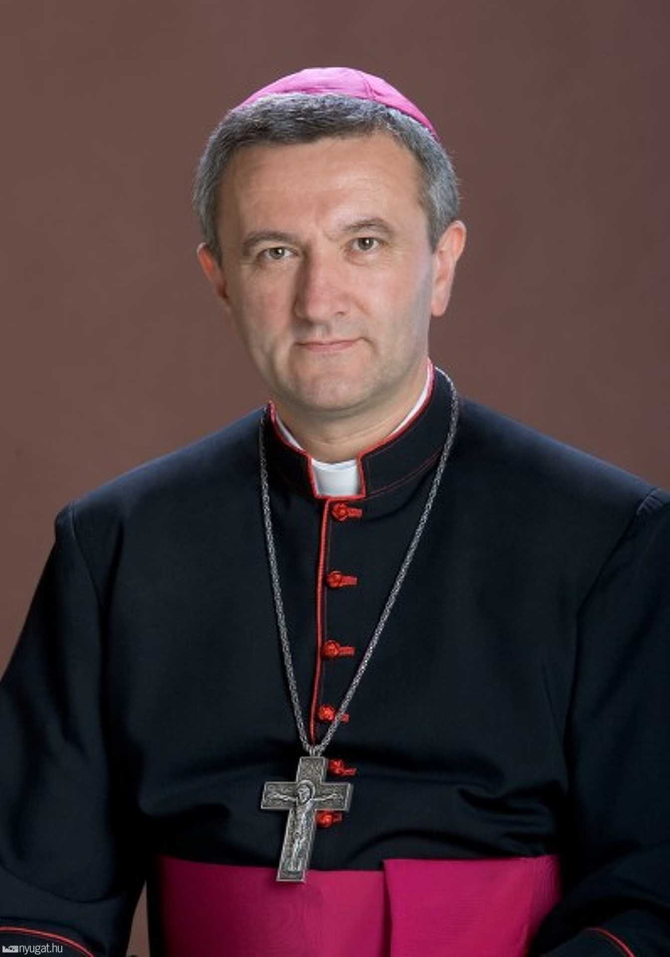 Veres András ideiglenesen távozik Pécsre