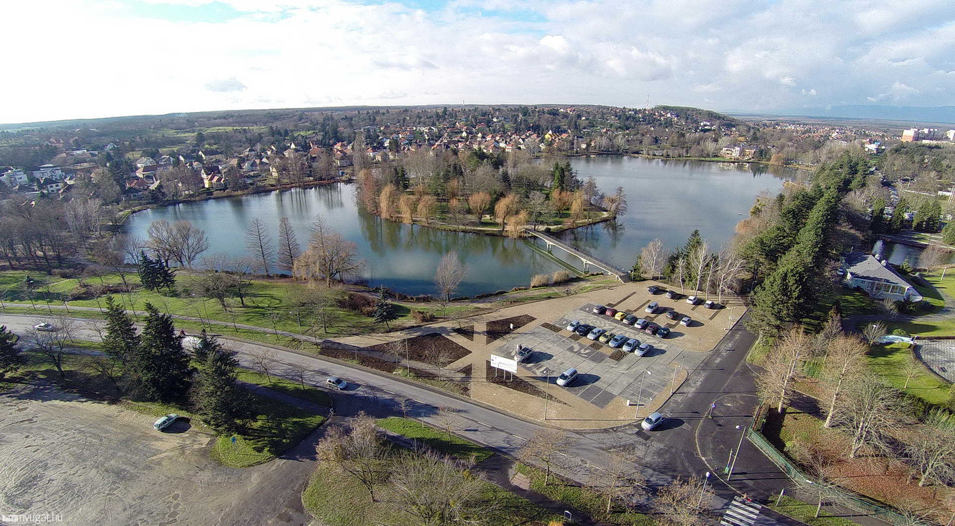 A Szombathelyi Csónakázó tó decemberben, a levegőből