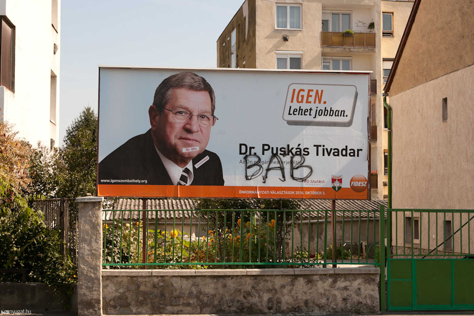 Ezen kiírták, hogy "báb"