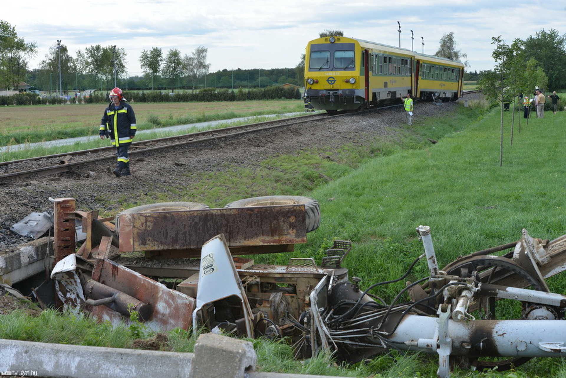 Földgyalu hajtott személyvonat elé Lukácsházánál