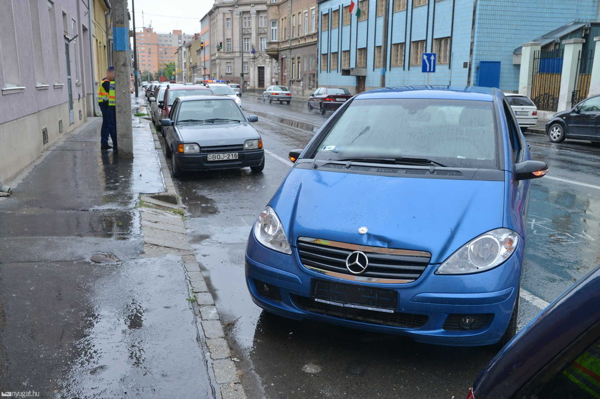 Mercedes gázolta el az ittas, szabálytalan, idős kerékpárost