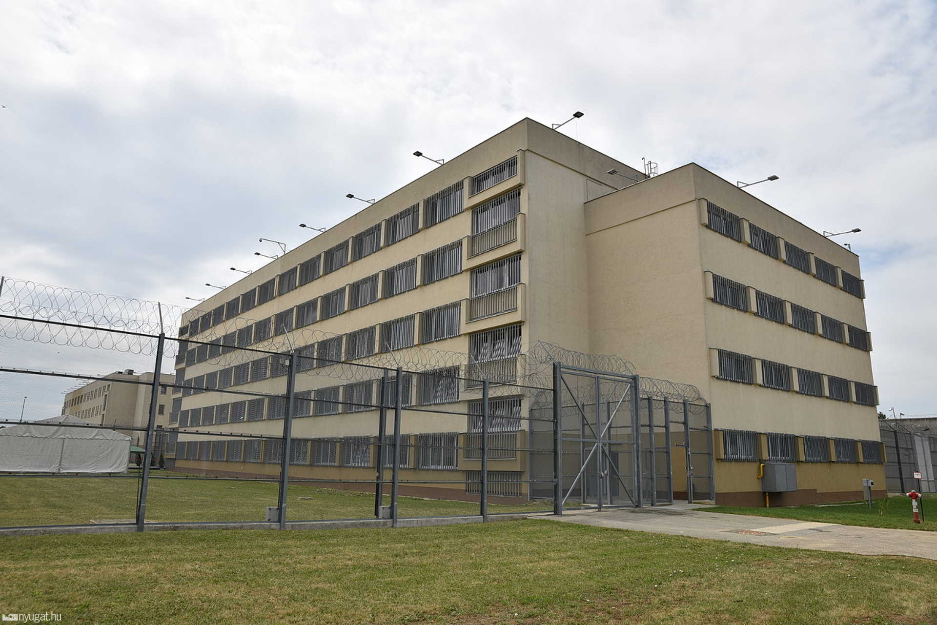Új börtönrész átadása Szombathelyen