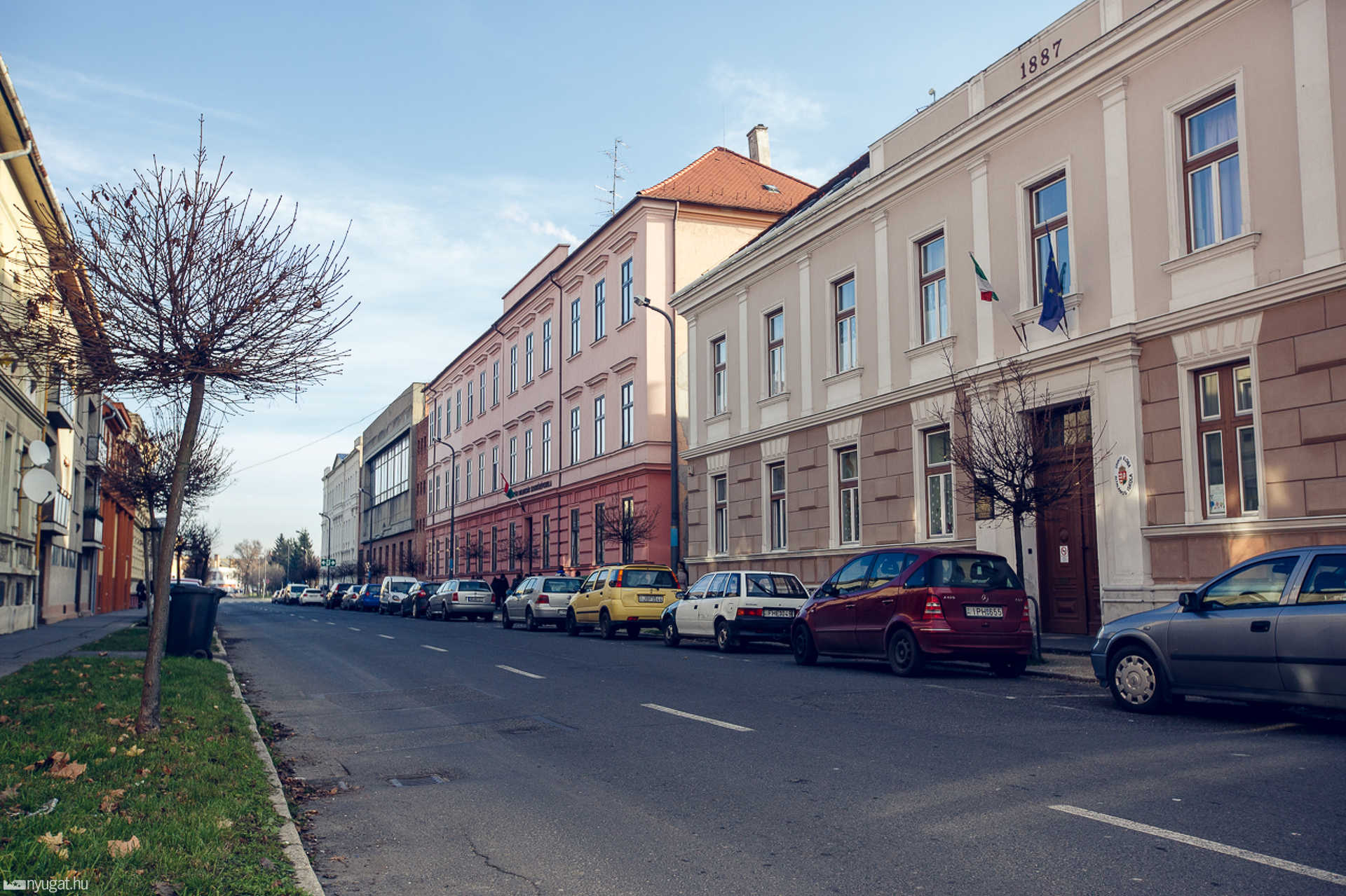 Zászlók a KDG, a Horváth Boldizsár és a Zrínyi iskolákon