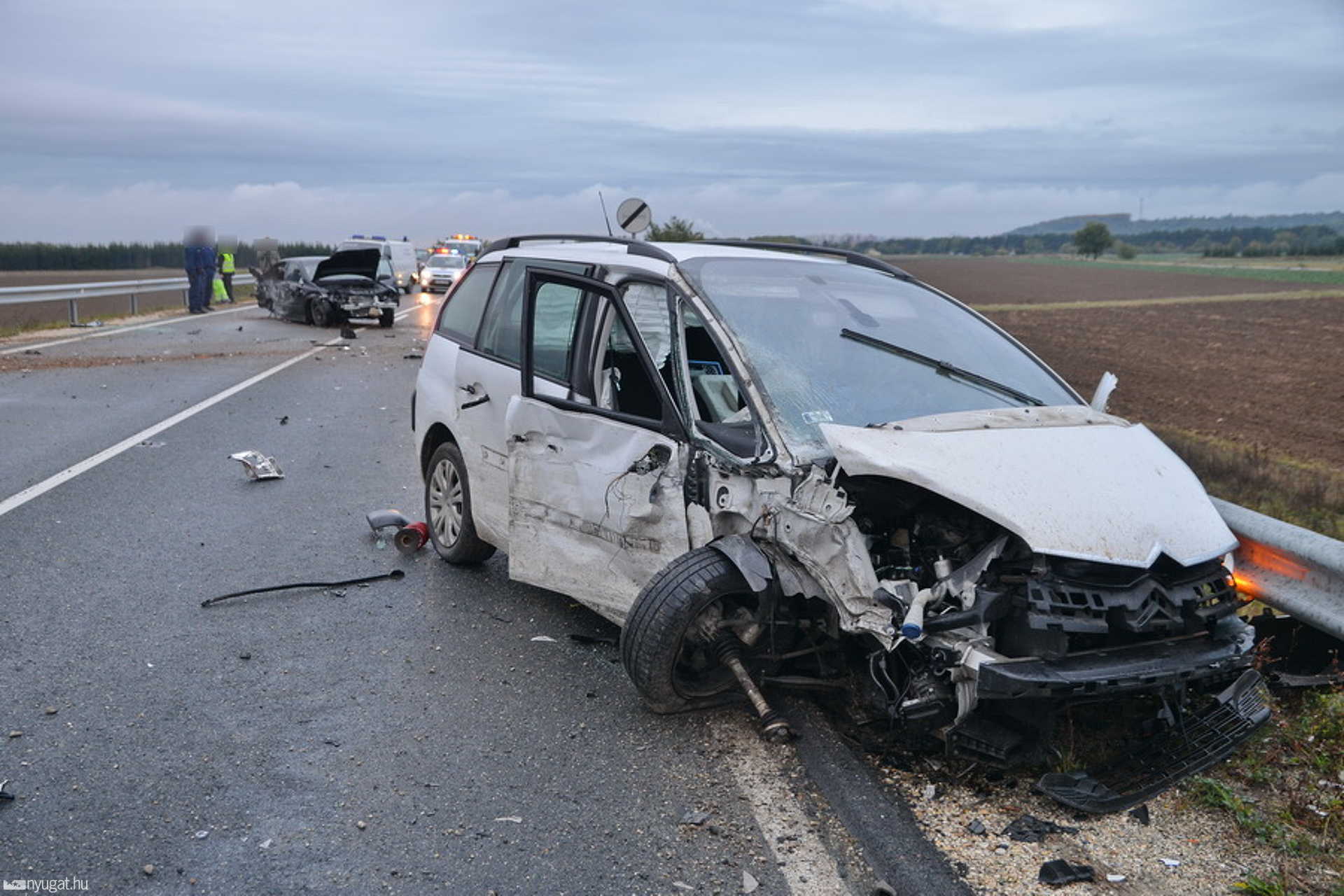 Citroennel ütközött az irányíthatatlan Opel a 89-esen 
