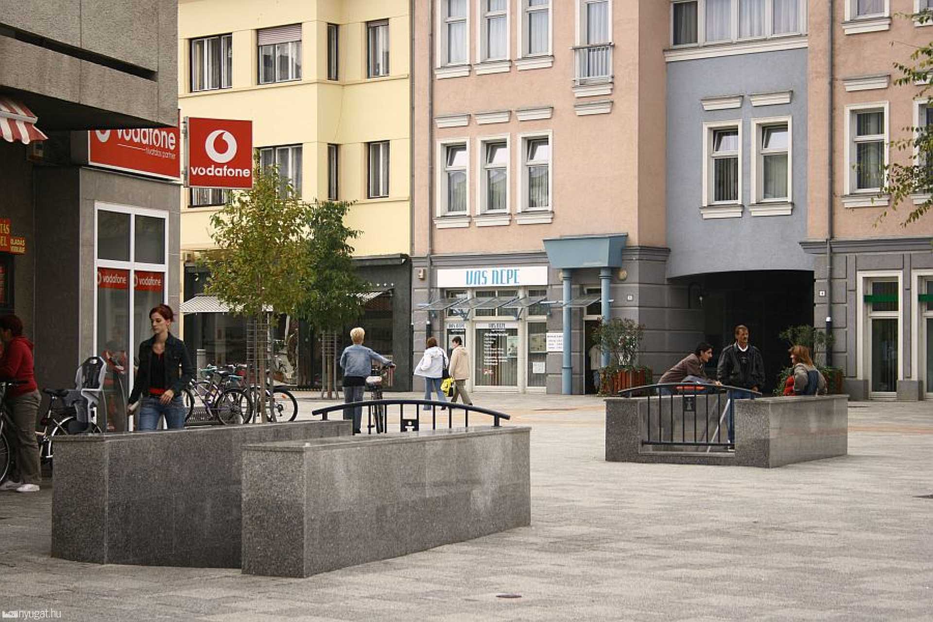 Fő tér - Luxus milliókból