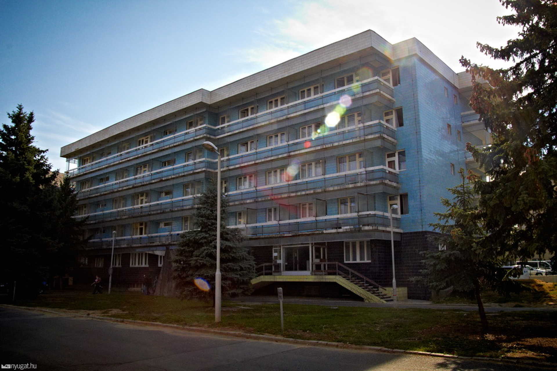 Kékcsempés belgyógyászati tömb