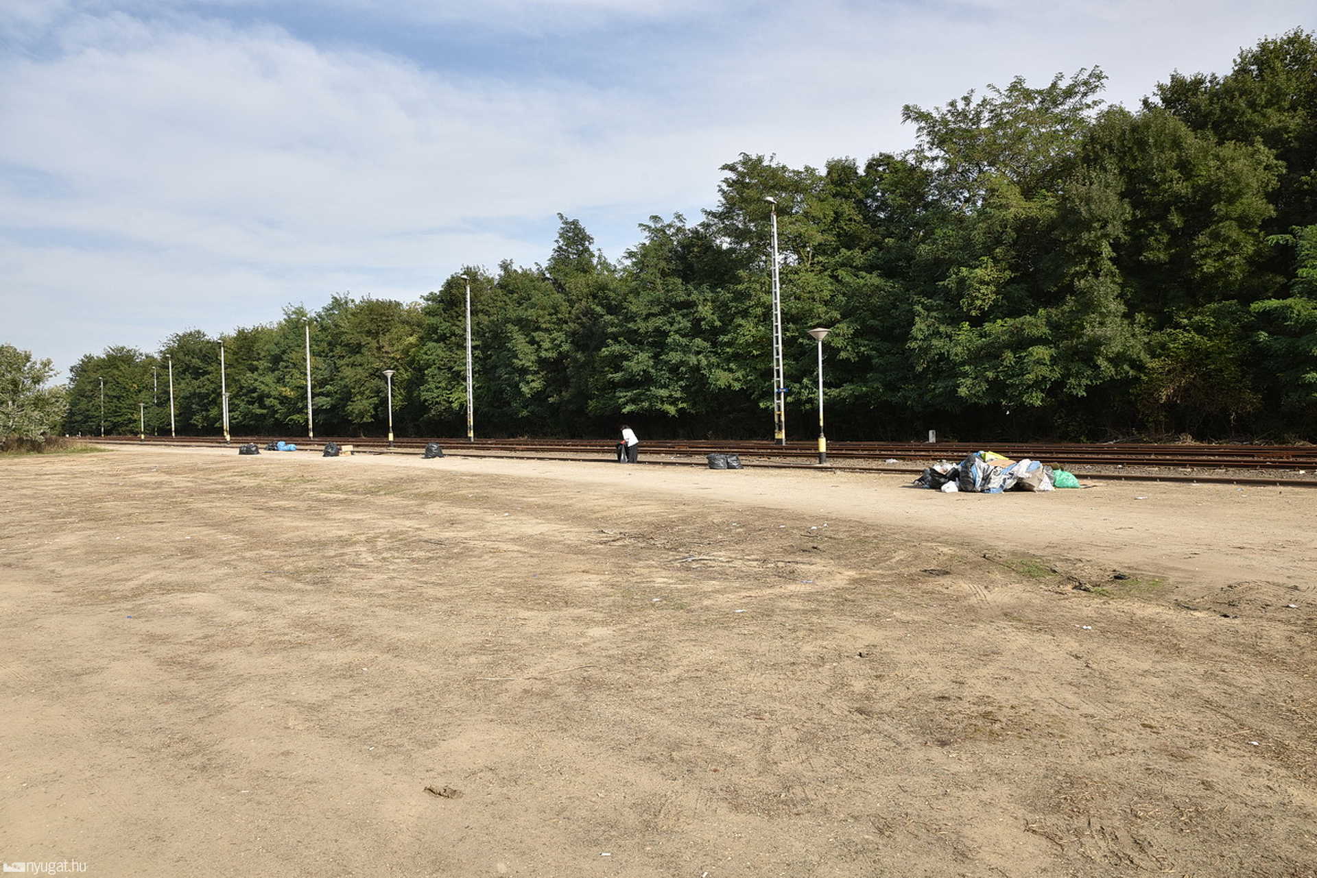 A válsághelyzet kihirdetésekor, a határ magyar oldalán, Röszkénél - 2015.09.15.
