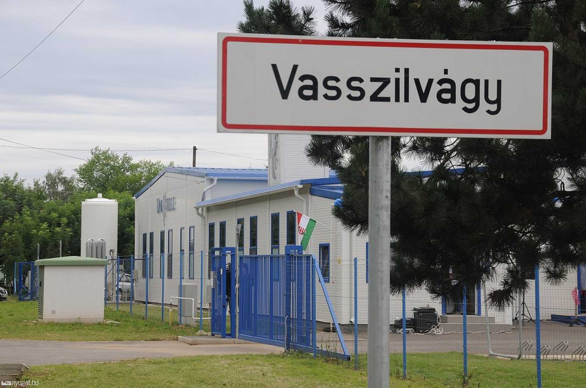 UniQuelle palackozóüzem avatása Vasszilvágyon