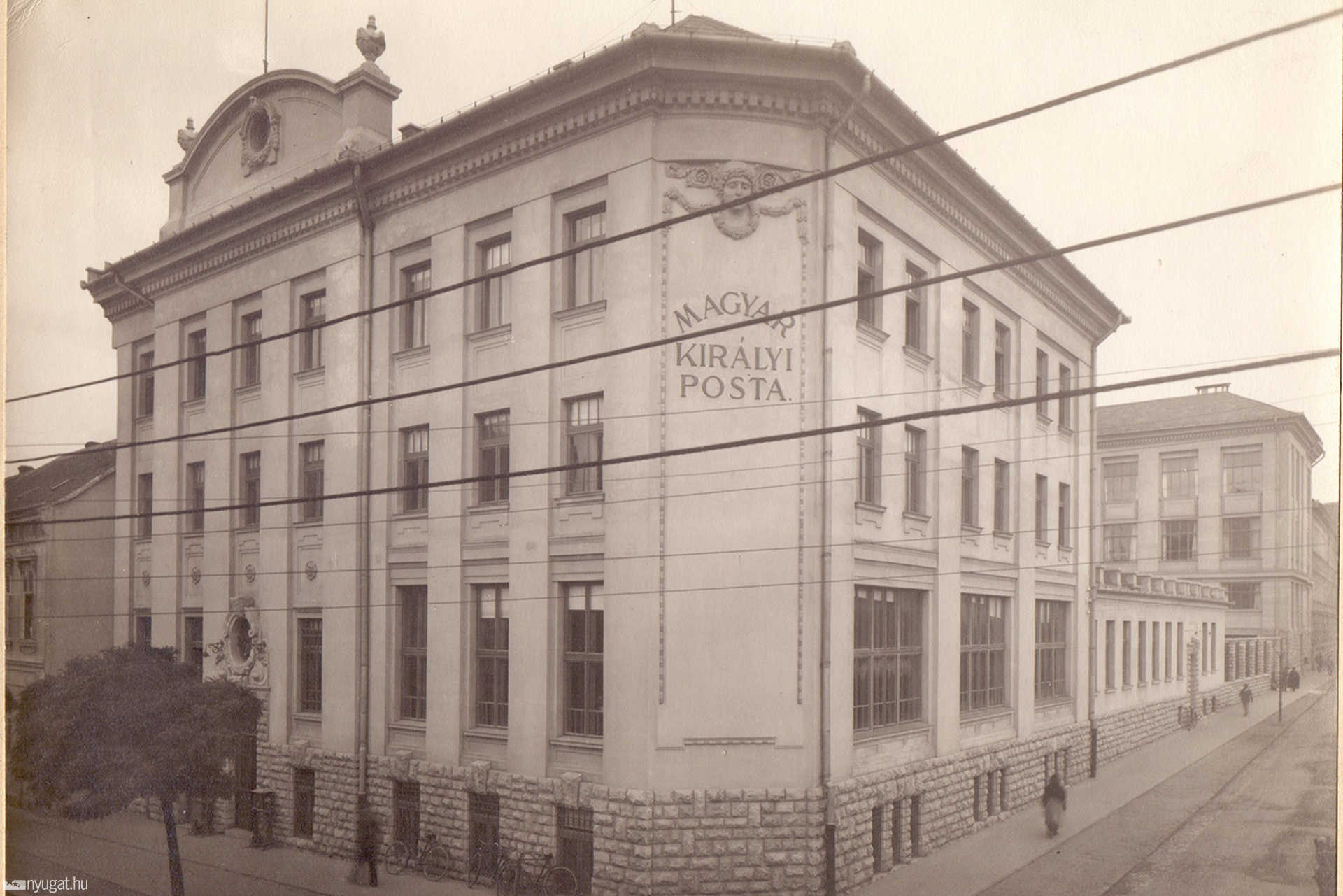 A Magyar Királyi Posta főhomlokzata