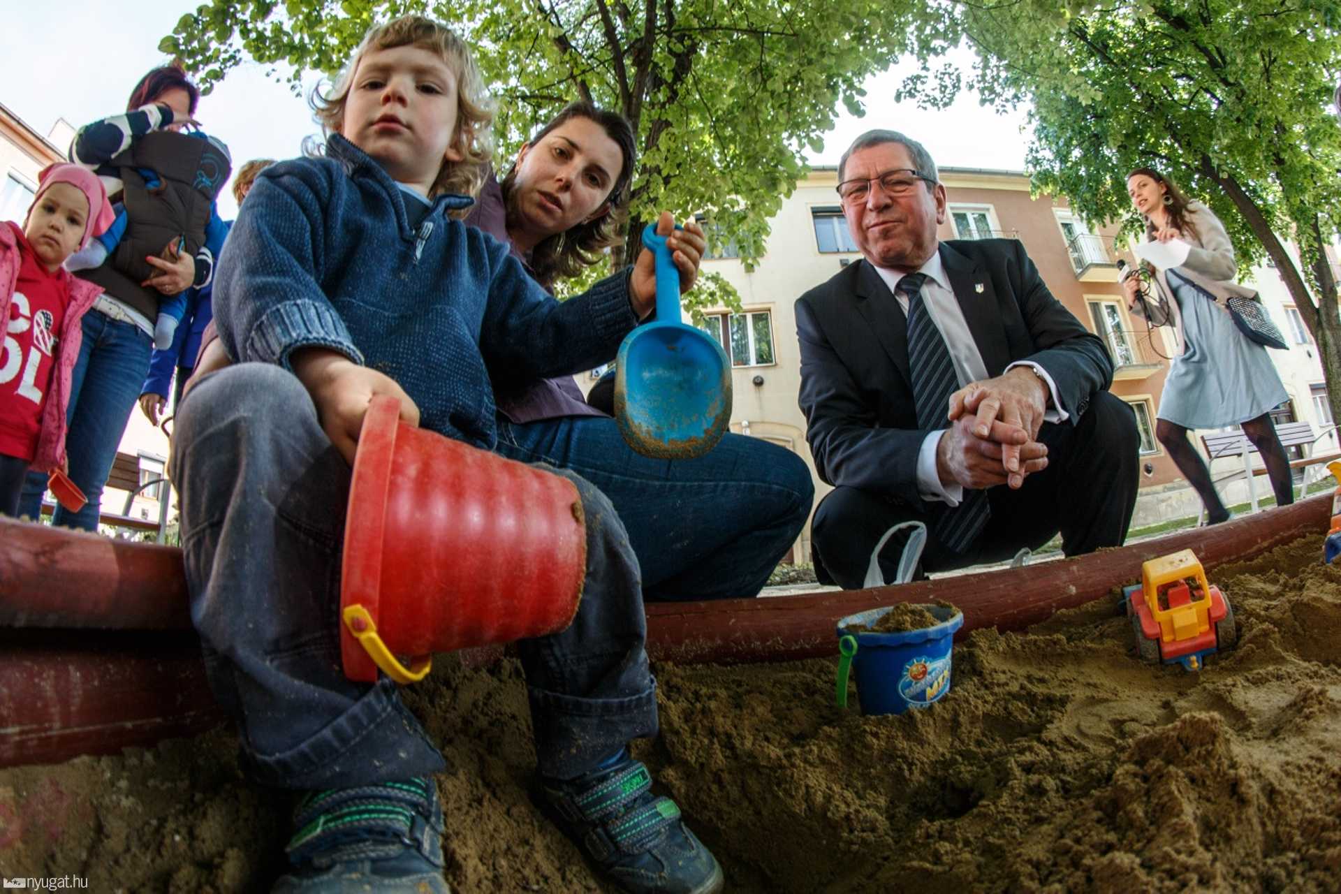 Kisfaludy Sándor utcai tömbbelső átadása