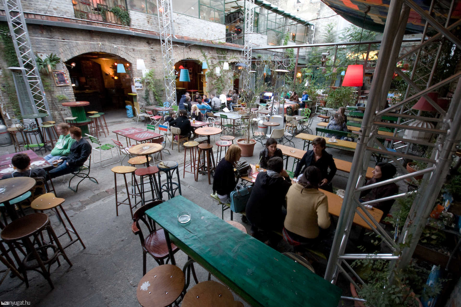 A budapesti Szimpla Kert 2010 őszén