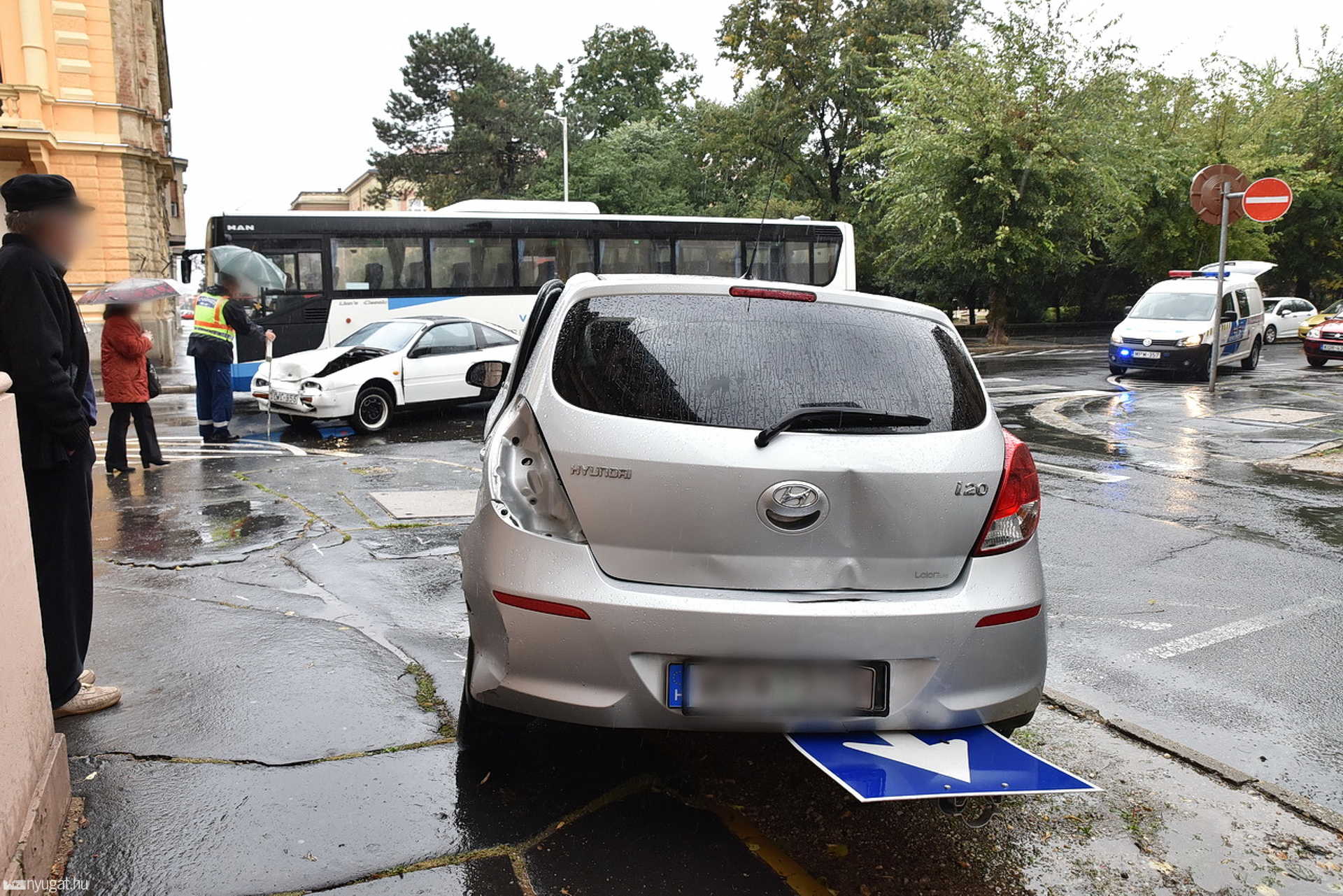 Nissan elé hajtott a Hyundai Szombathelyen