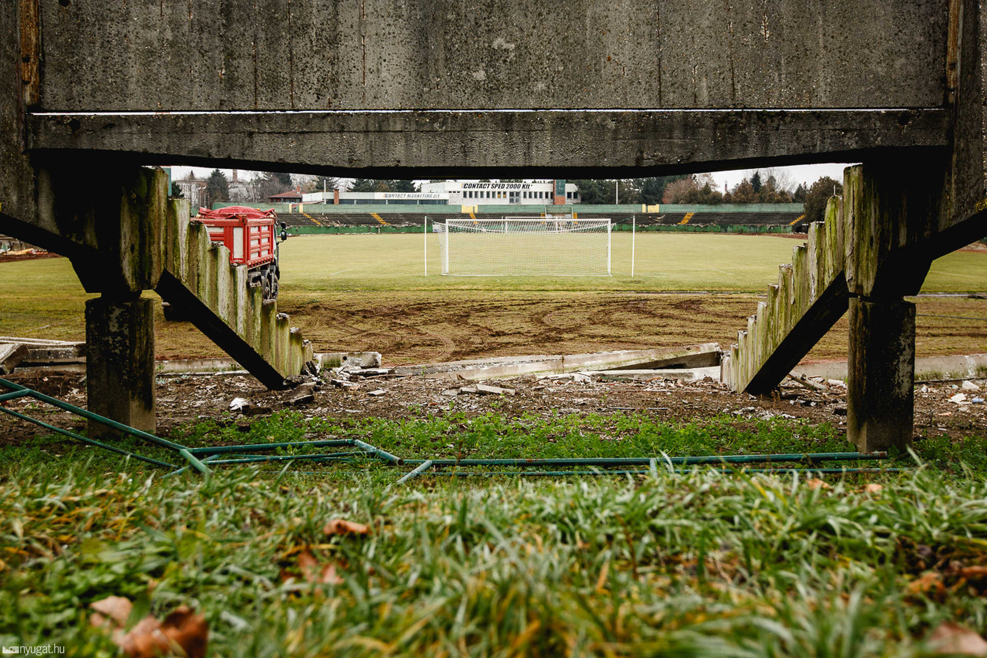 Bontják a Rohonci úti stadiont