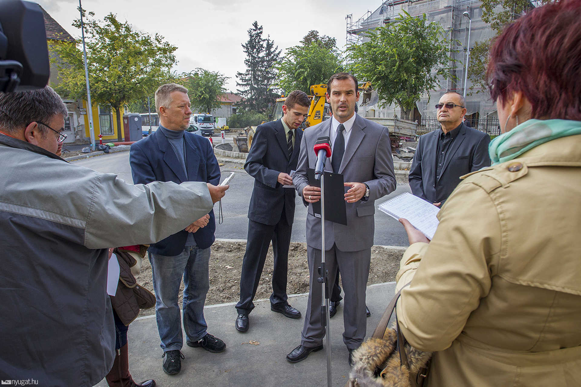 A Jobbik keresztet állítana az Óperint utcai körforgalomba