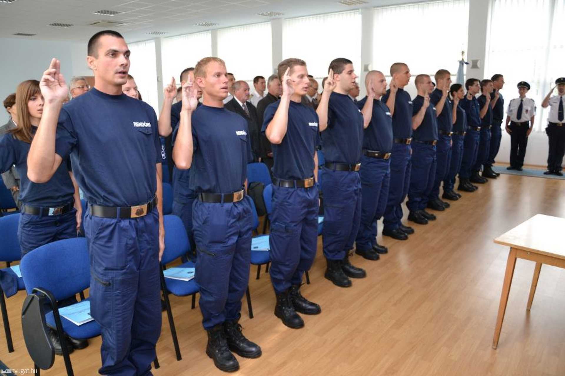 Szolgálunk és védünk