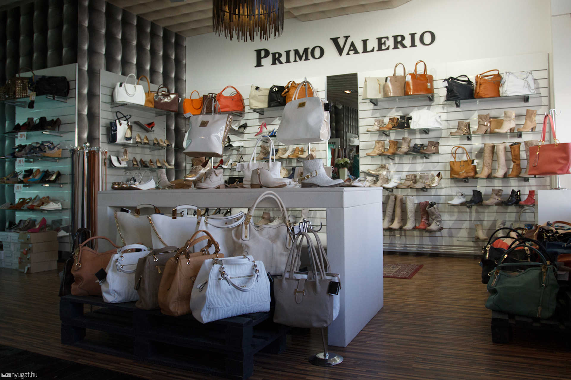 Primo Valerio, Fő tér 44.