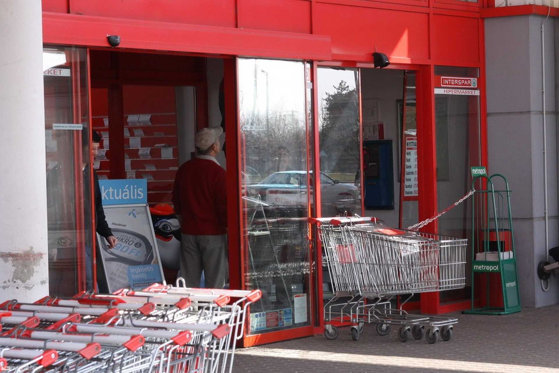 Bankautomatát akartak lopni a szombathelyi Intersparból