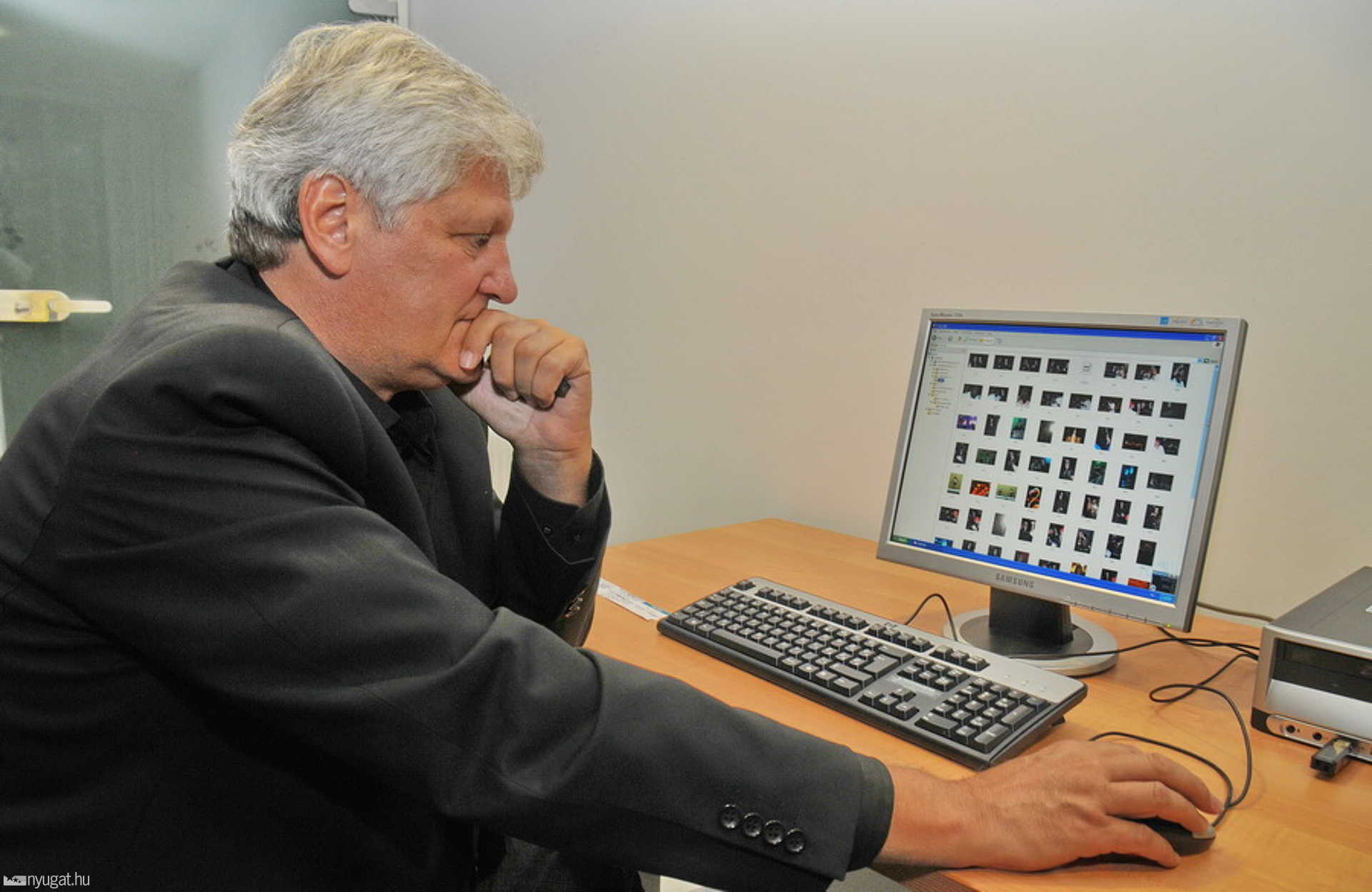 Dieter Wiesner pendrive-ján rengeteg saját kép van Michael Jacksonról
