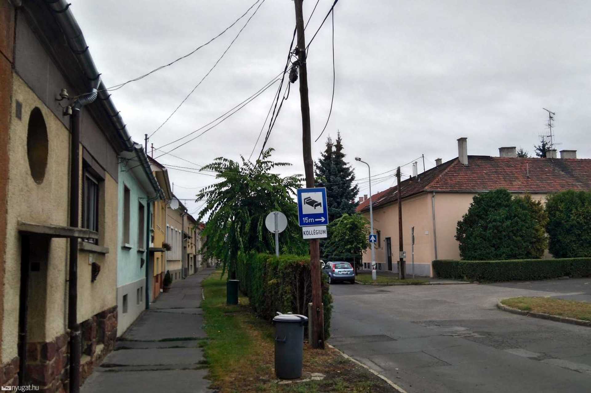 Deák Ferenc utca lógó kábelei
