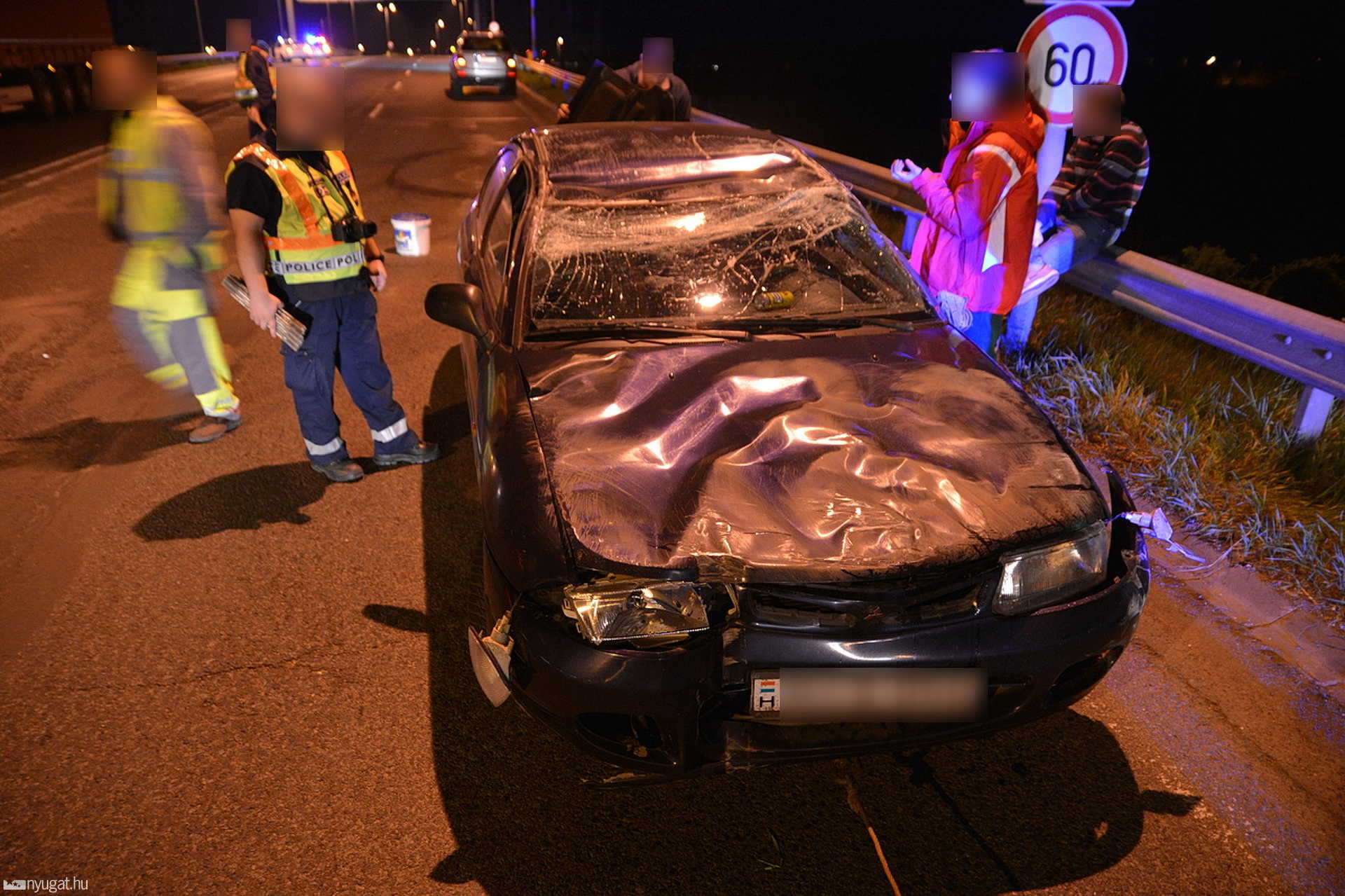 Sávot váltó kamion borította fel a Mitsubishit Szombathely határában