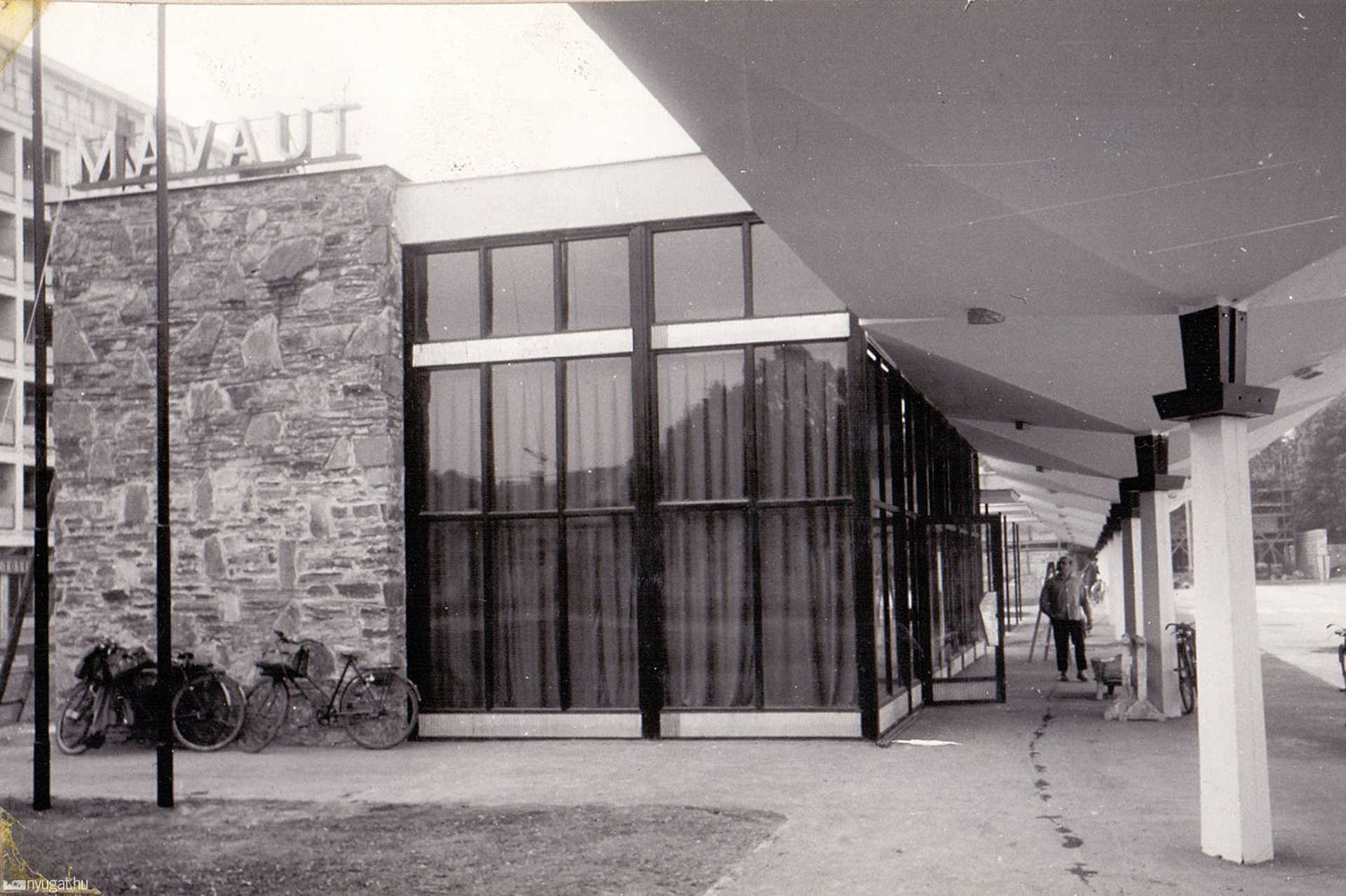 Ady Endre tér, autóbuszmegálló