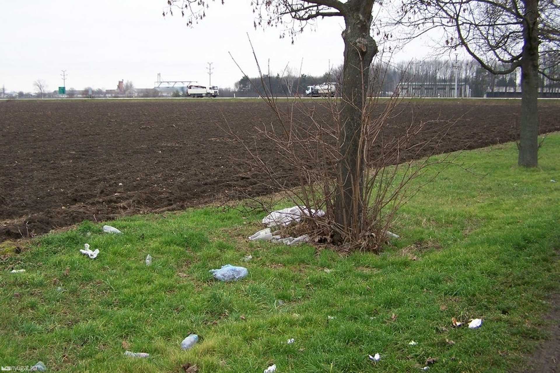Szemét az összekötő úton