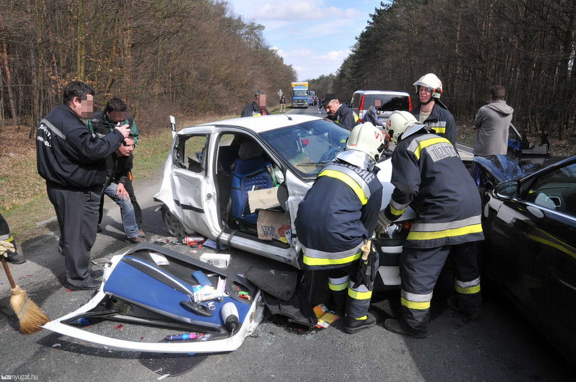 Négyes baleset a 8-as úton Szemenyénél
